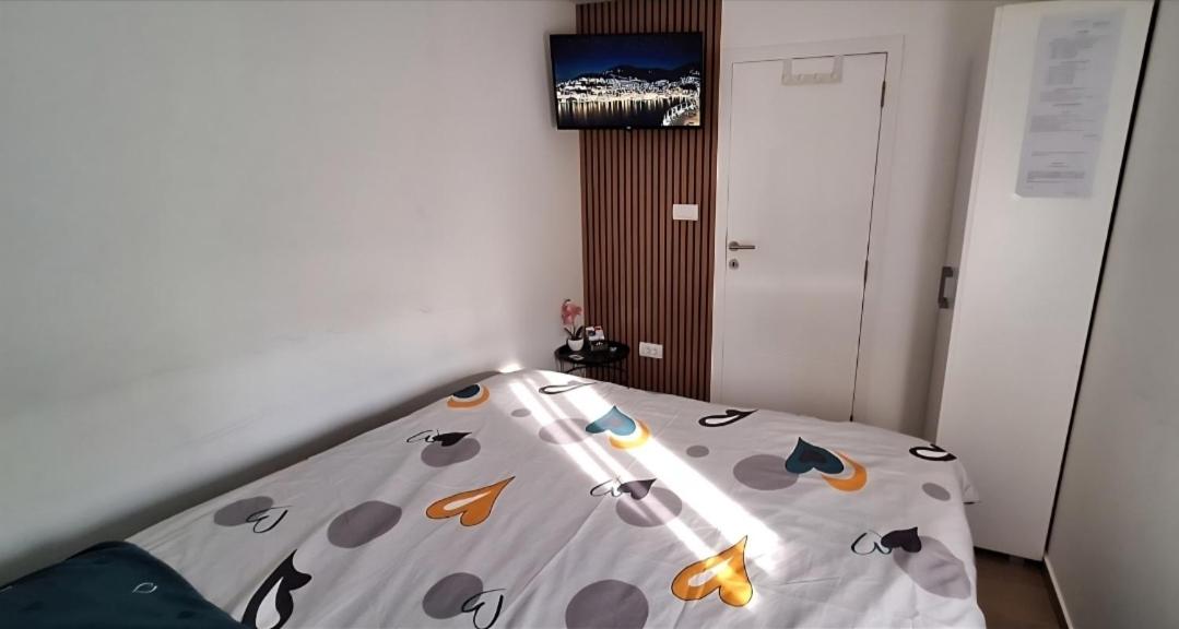 Classic One-Bedroom Apartment with King Bed