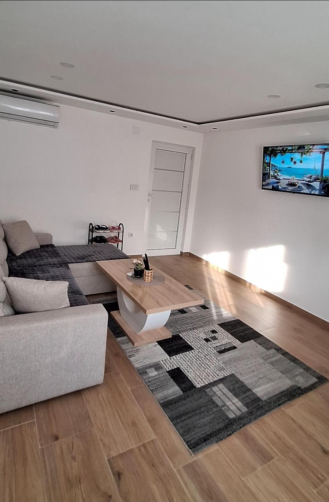 Classic One-Bedroom Apartment with King Bed