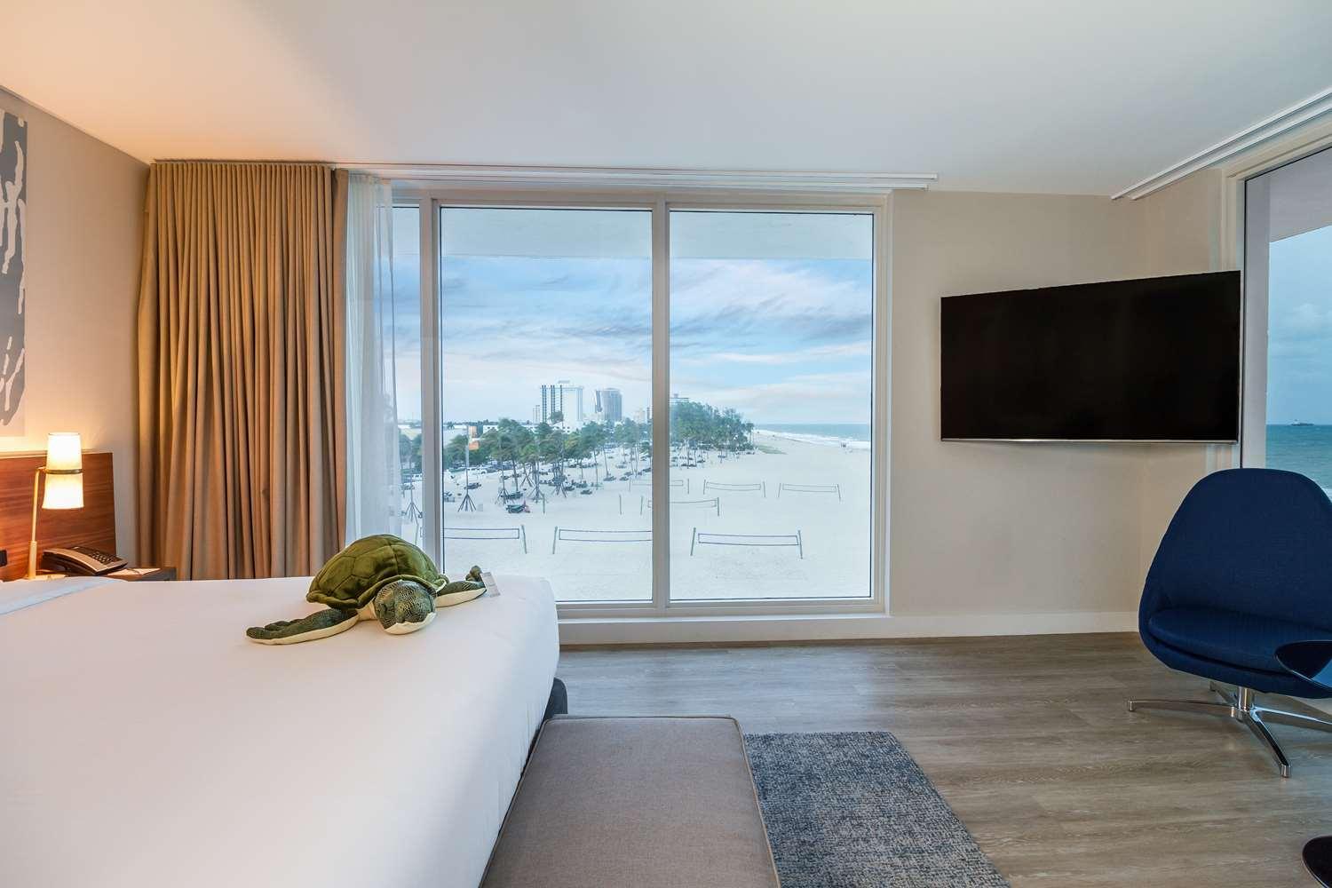 Deluxe One-Bedroom Apartment with Ocean View