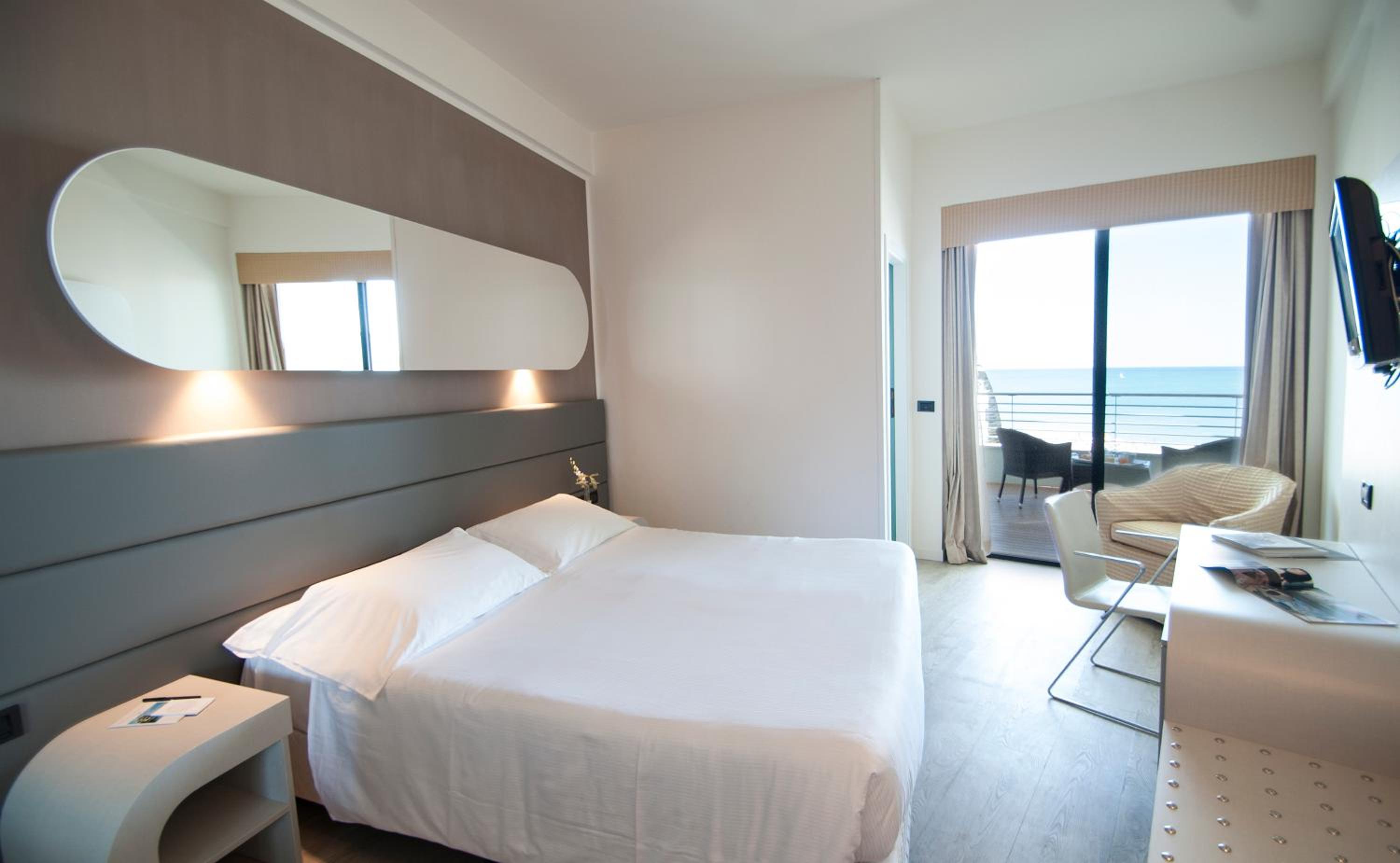 Executive Double Room with Sea View - Photo 1