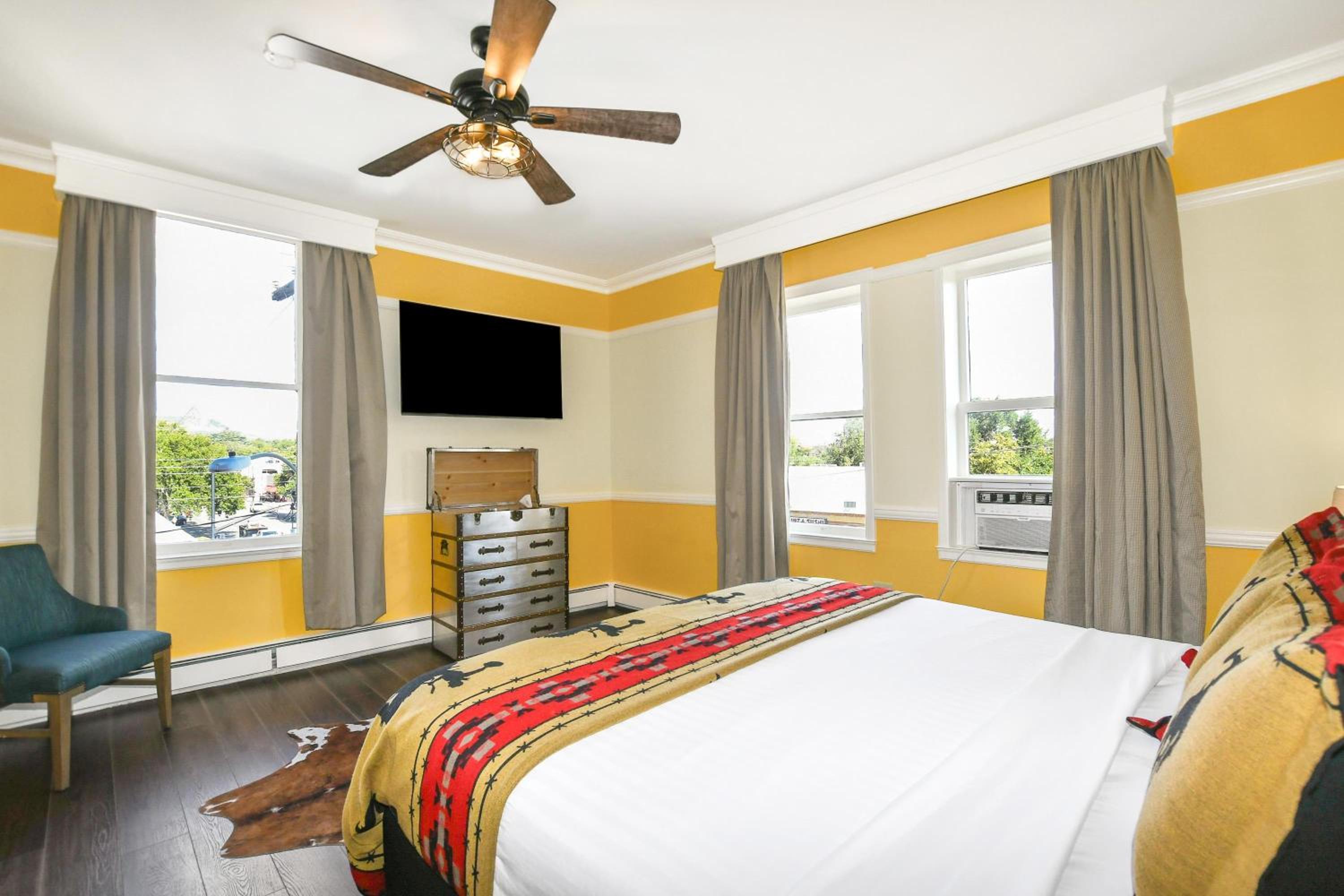 King Room with City View - Non-Smoking