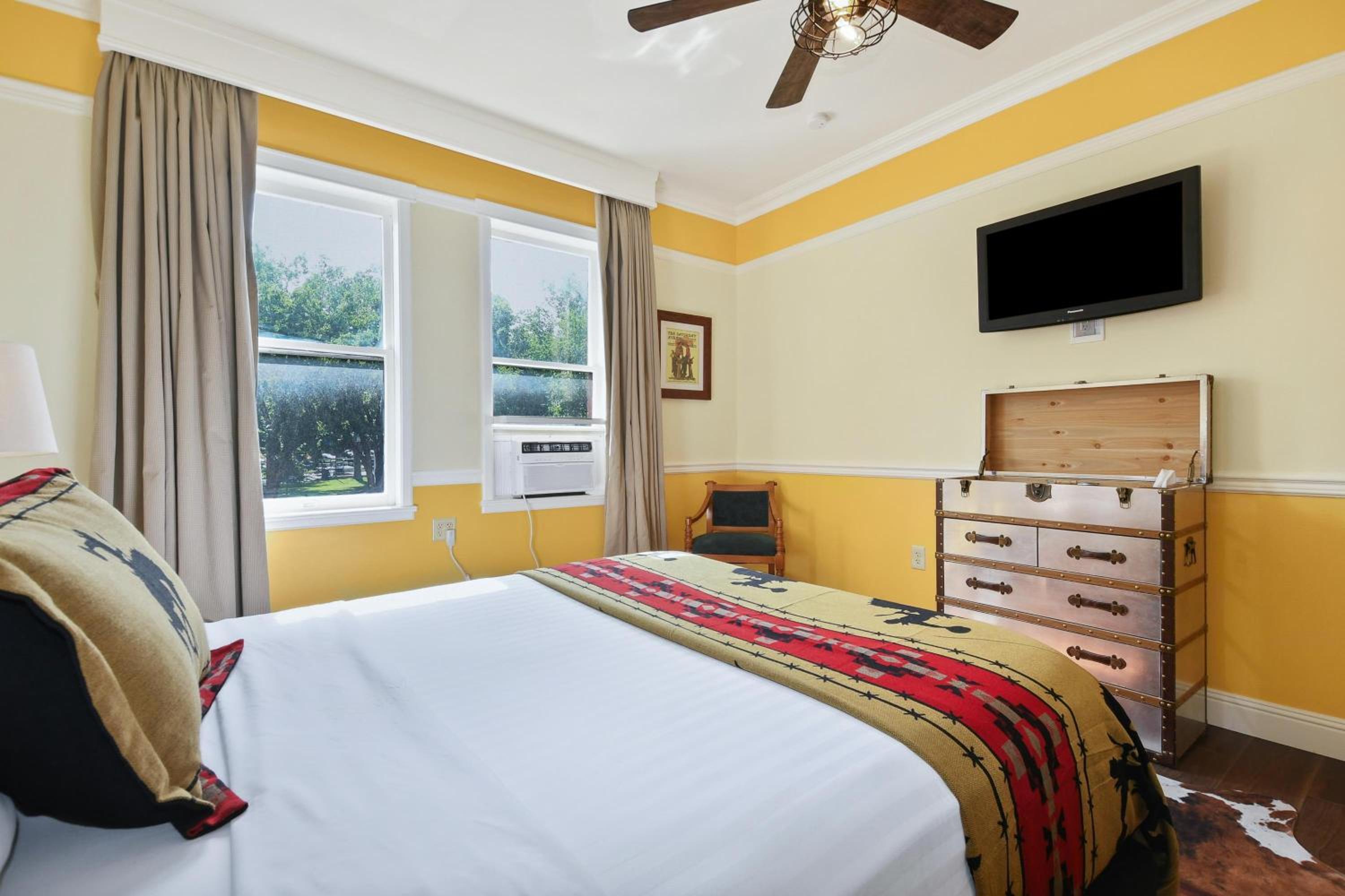 King Room with Park View - Non-Smoking