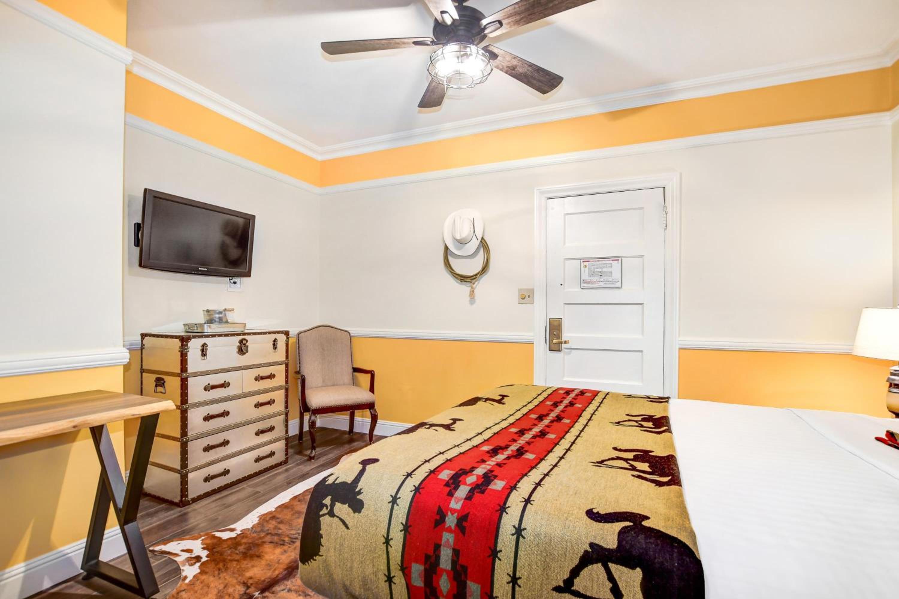 Large King Room - Non-Smoking