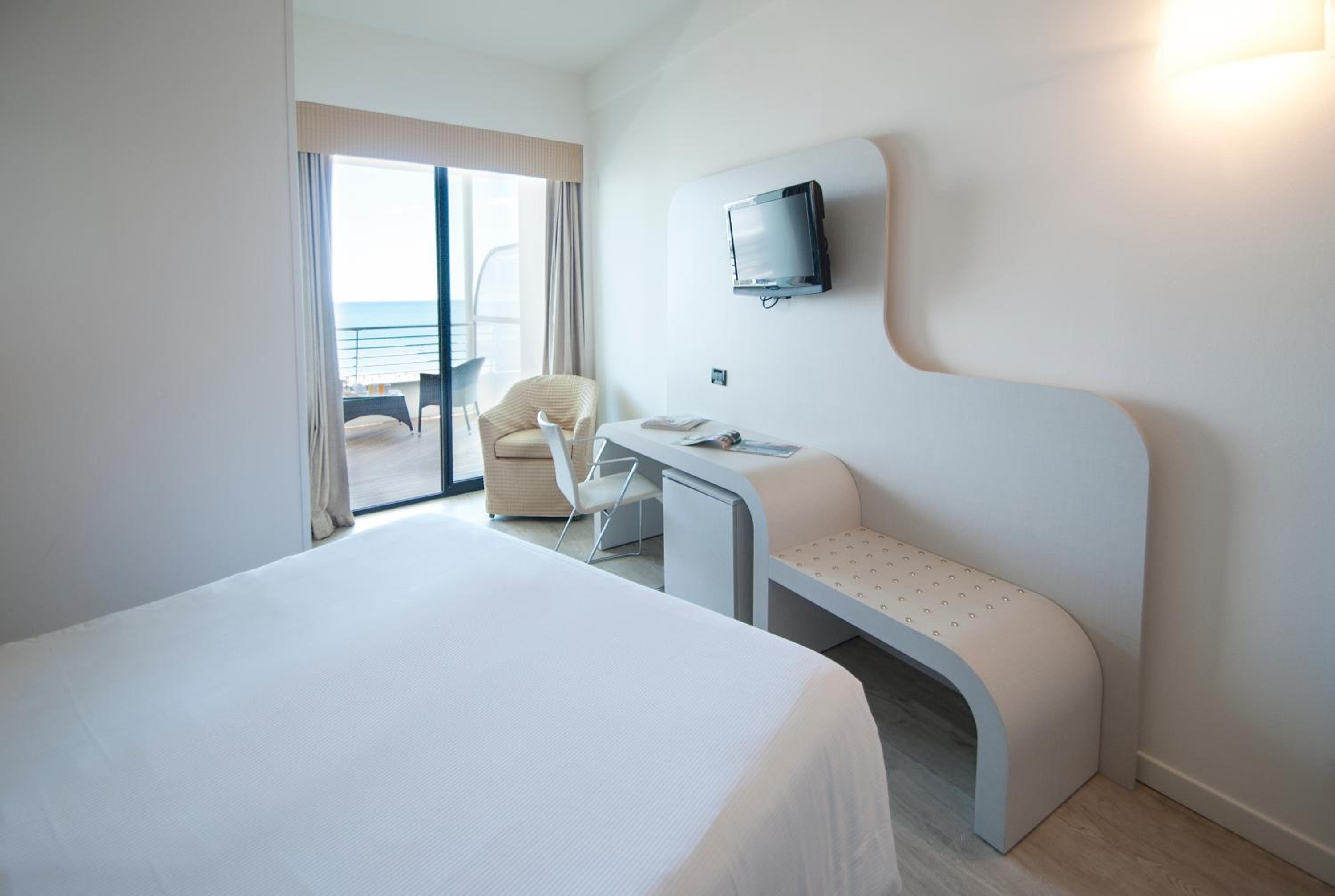 Executive Double Room with Sea View - Photo 6