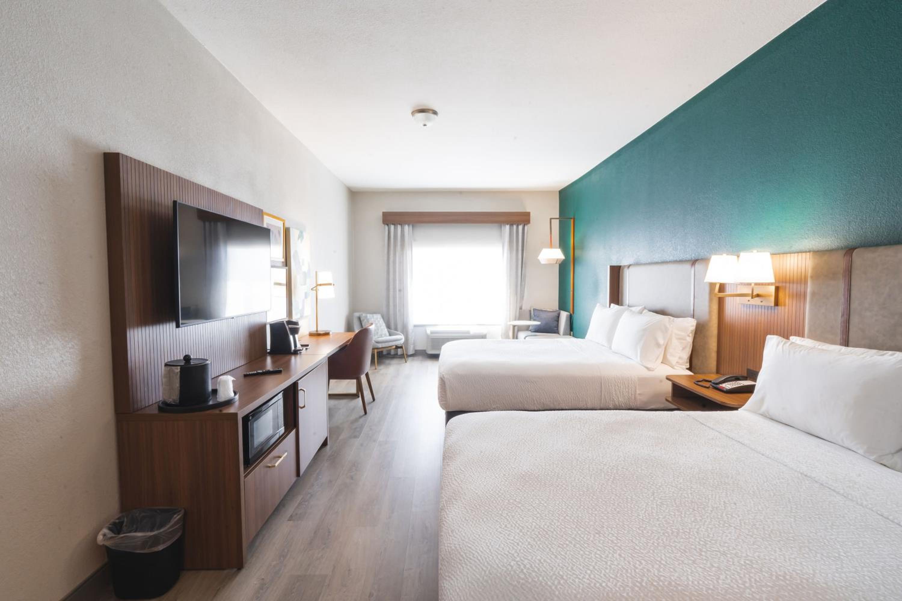 Queen Room with Two Queen Beds - Hearing Accessible/Non-Smoking - Photo 3