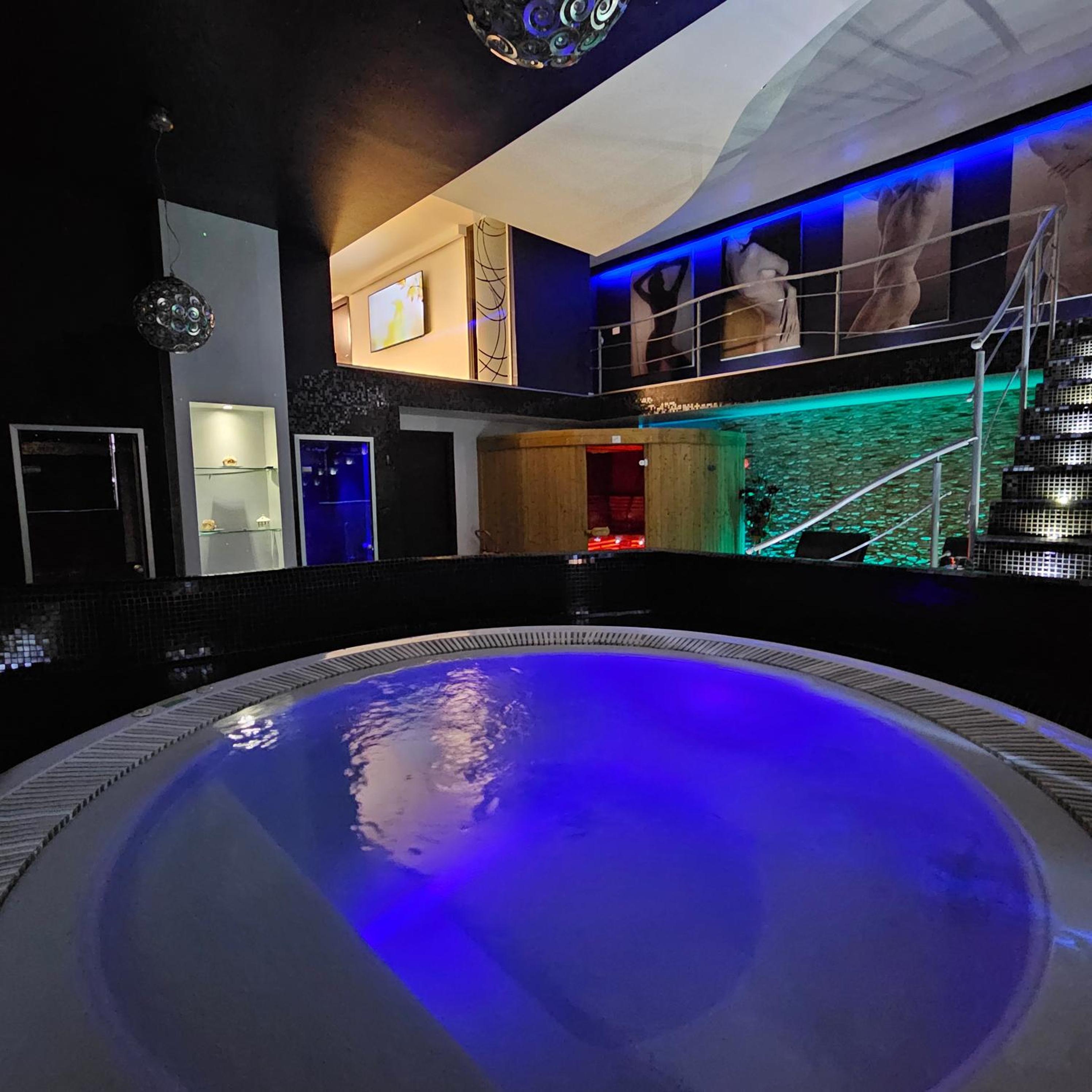 Deluxe Queen Suite