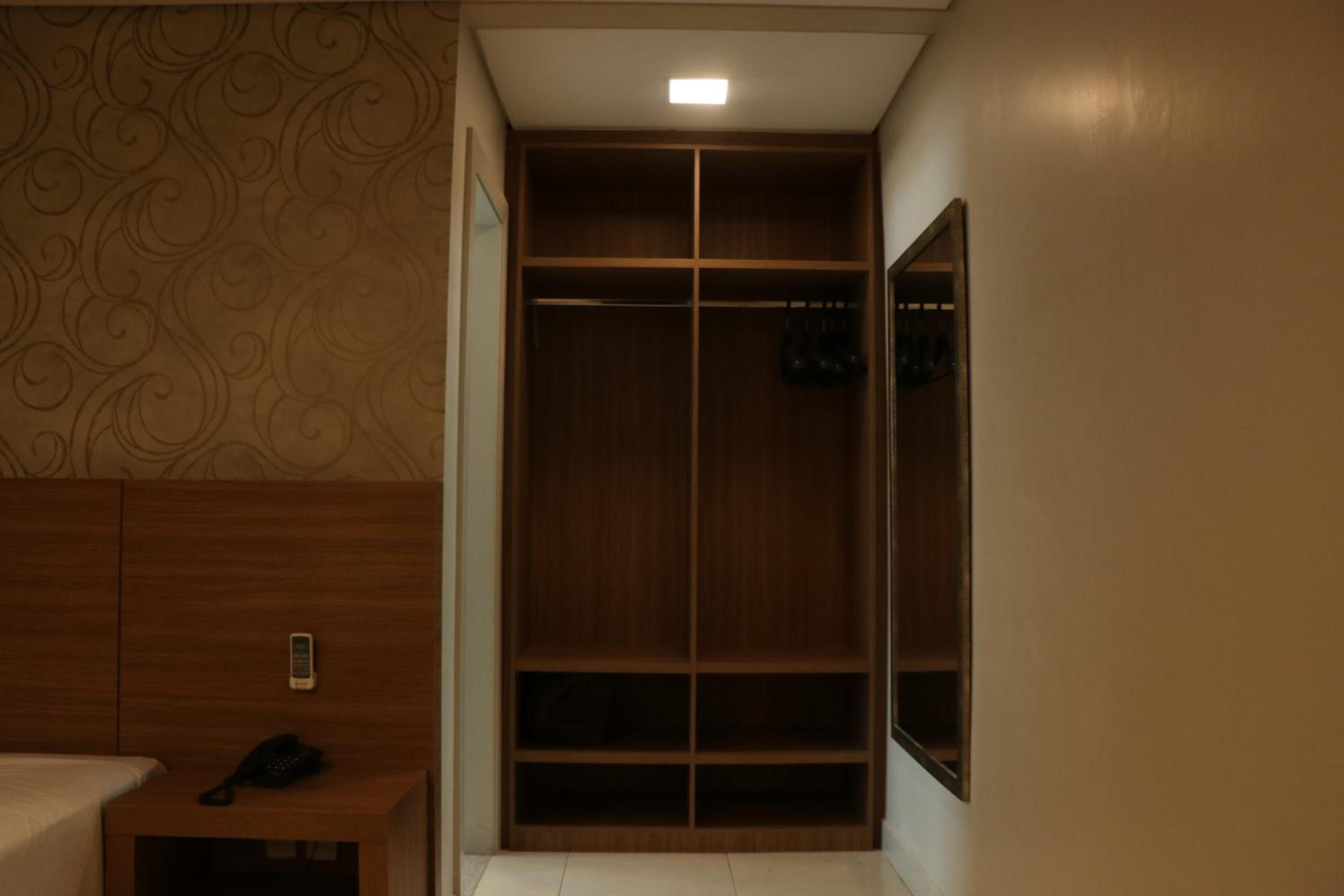 Deluxe King Room photo 2