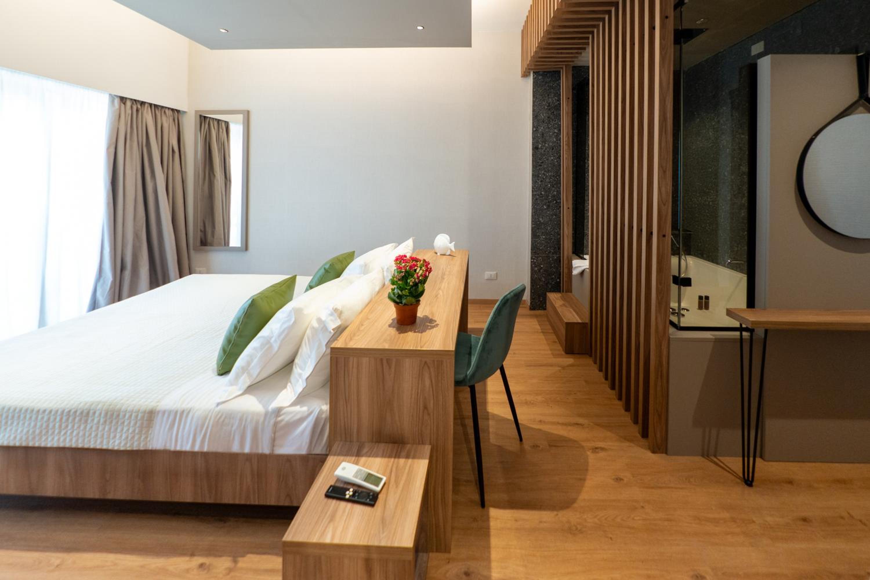 Deluxe Double Room with Bath photo 3