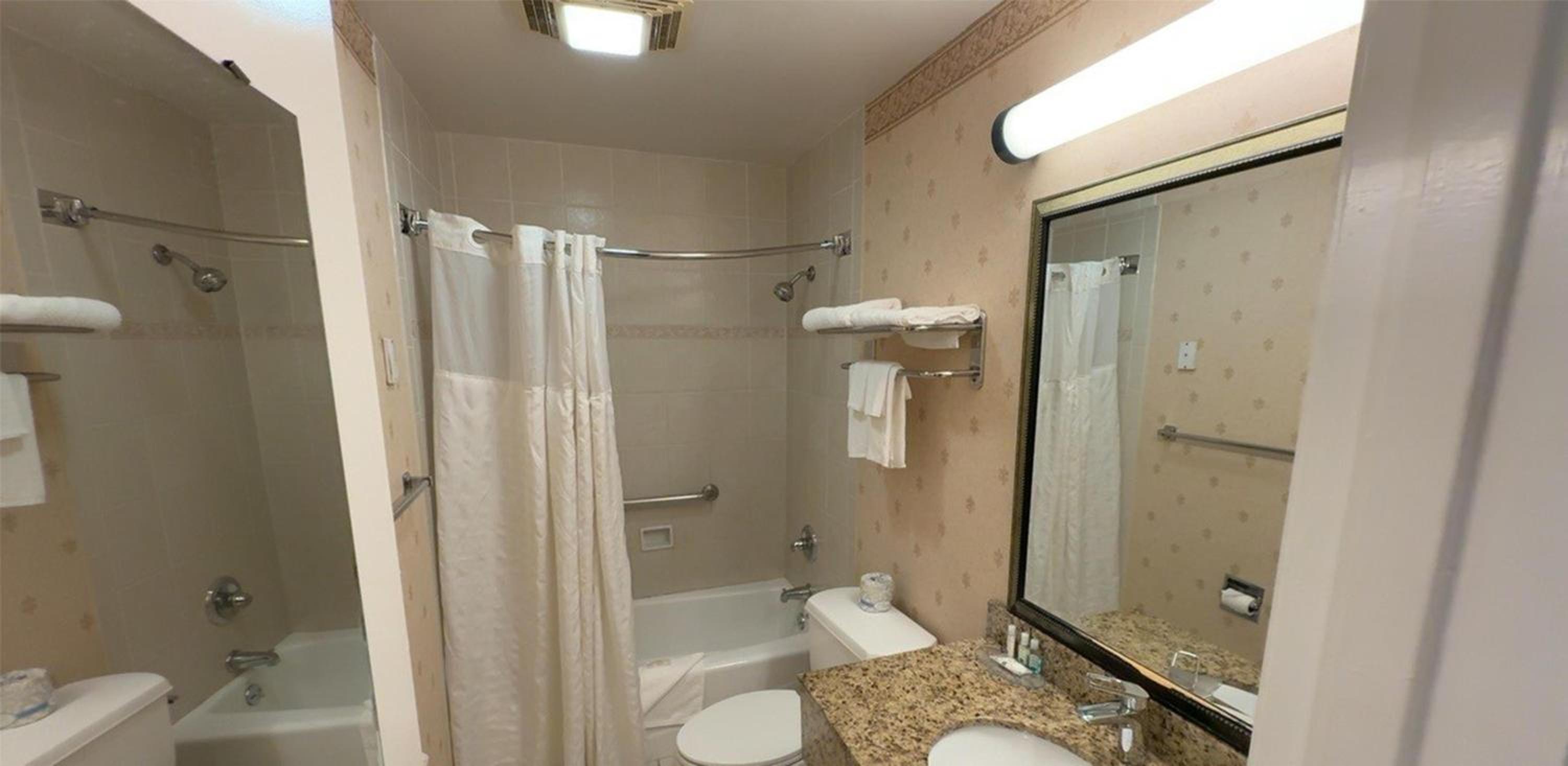 Queen Room with Two Queen Beds - Non-Smoking photo 1