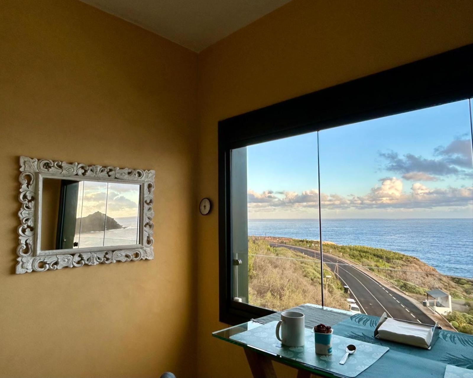 Deluxe One-Bedroom Apartment with Ocean View