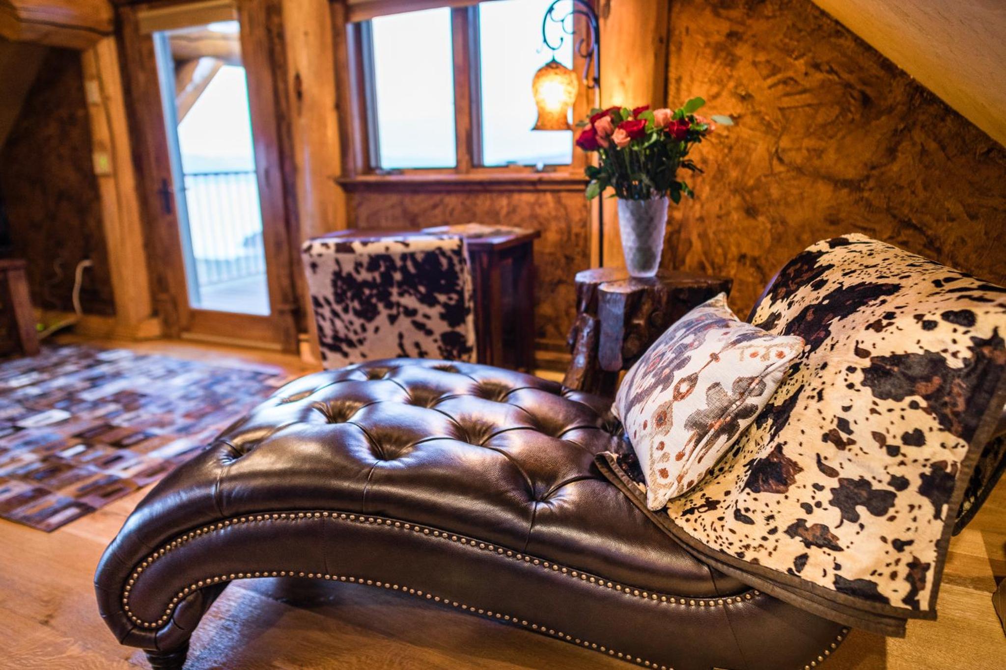 Suite with Hot Tub photo 3