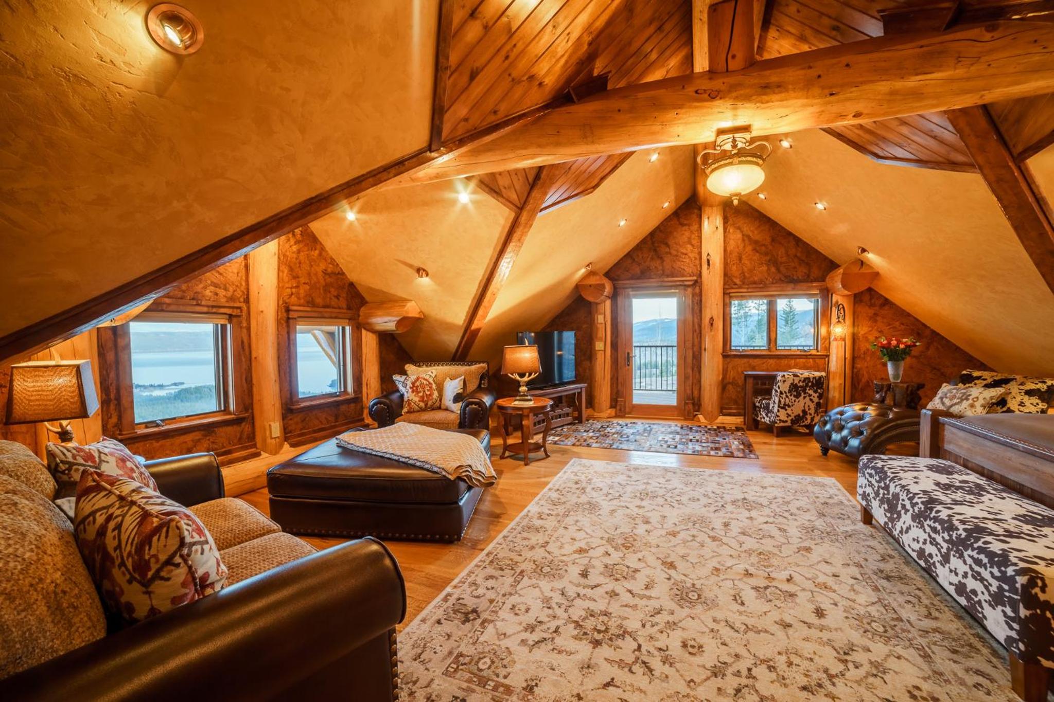 Suite with Hot Tub photo 2