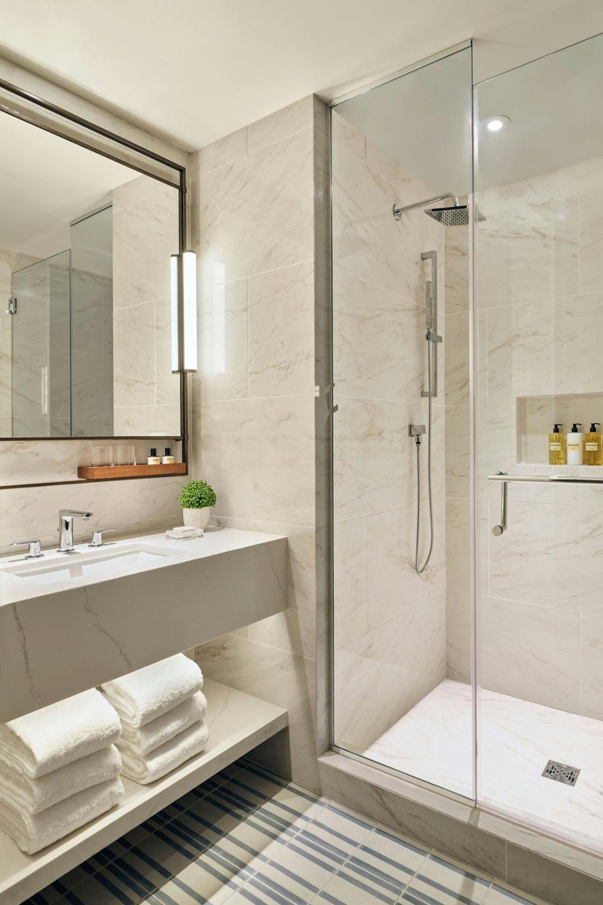 King Suite with City View photo 1