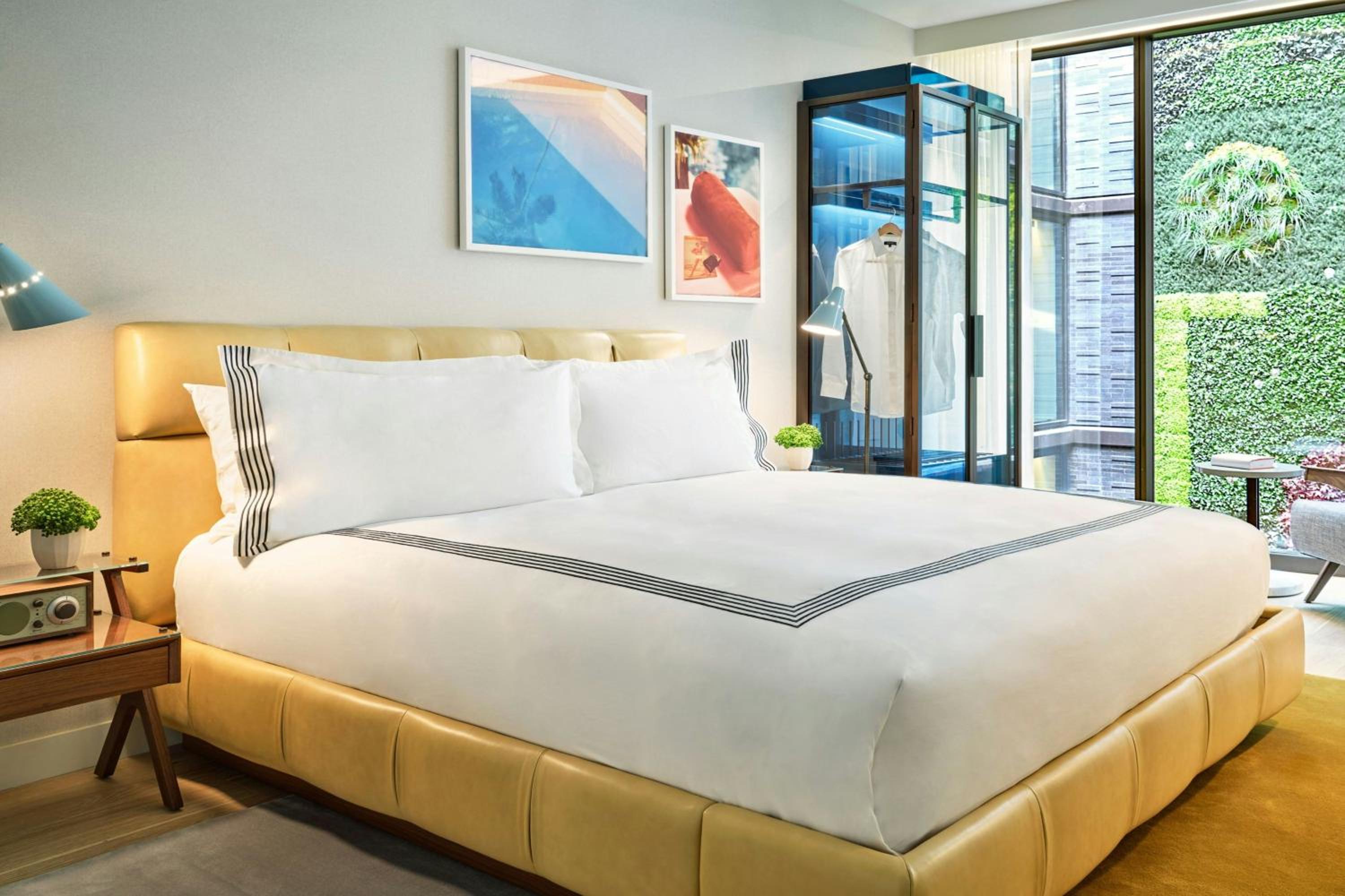 King Room with Atrium View photo 3