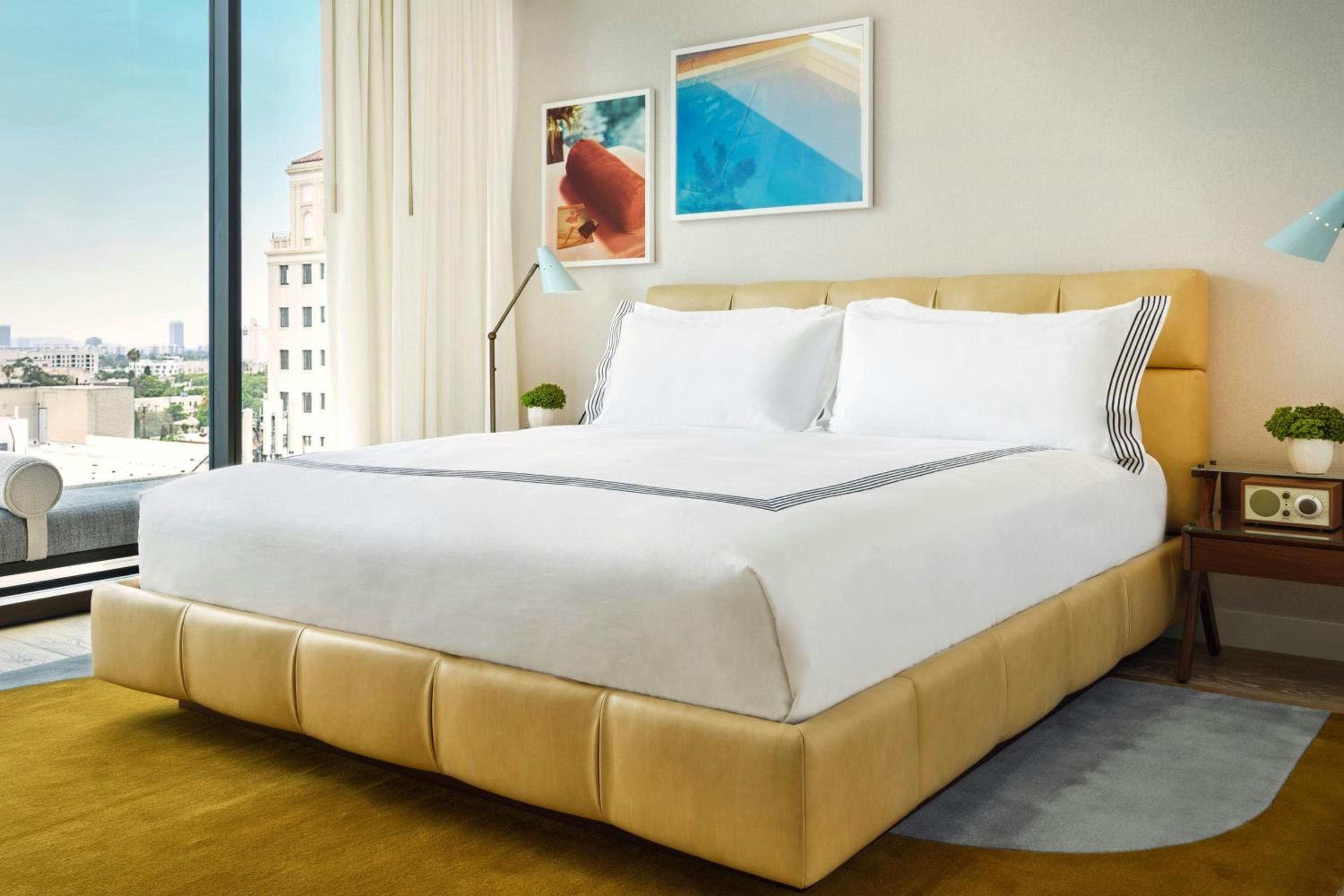 King Suite with City View photo 2
