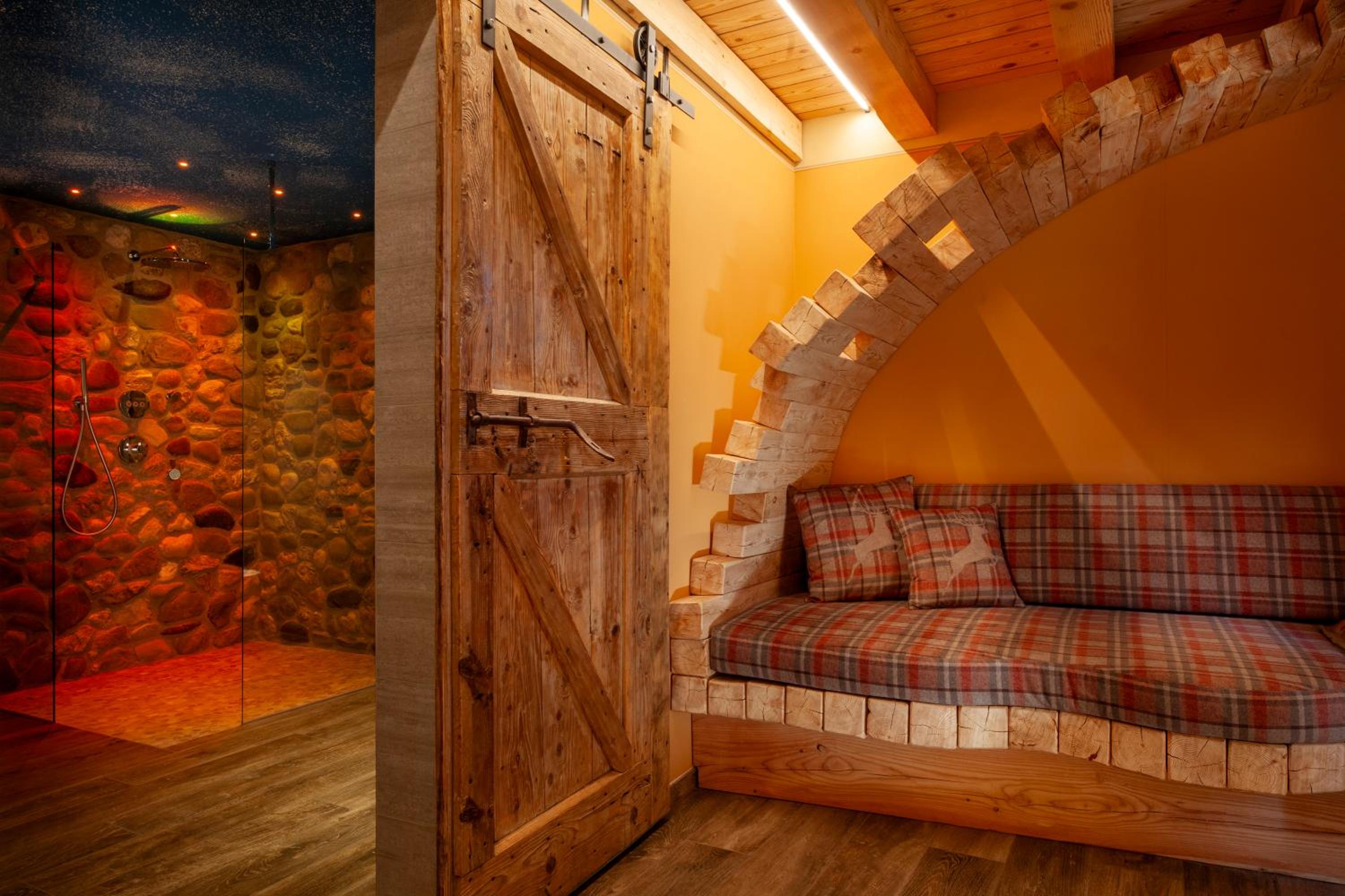 Deluxe Double Room with Bath photo 3