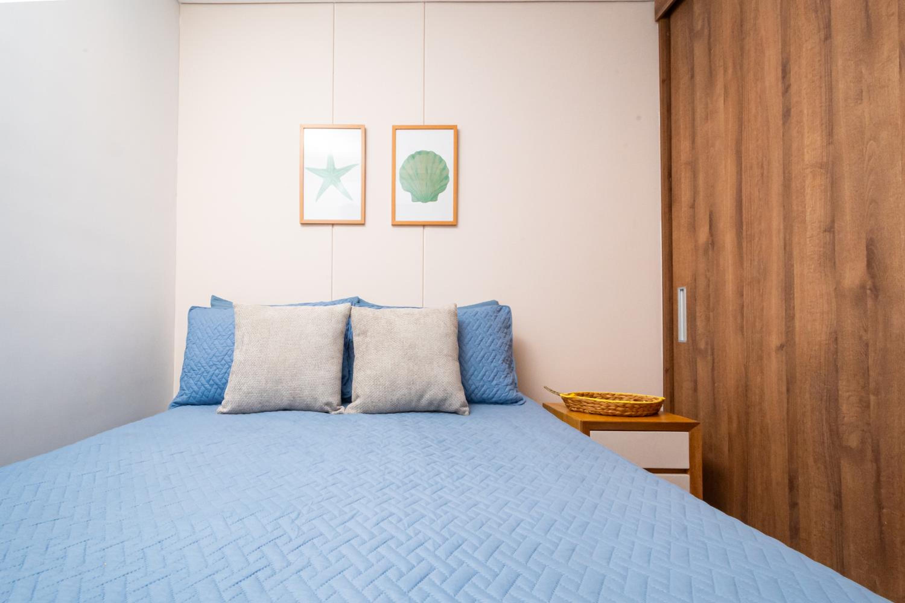 Two-Bedroom Apartment with Mountain View