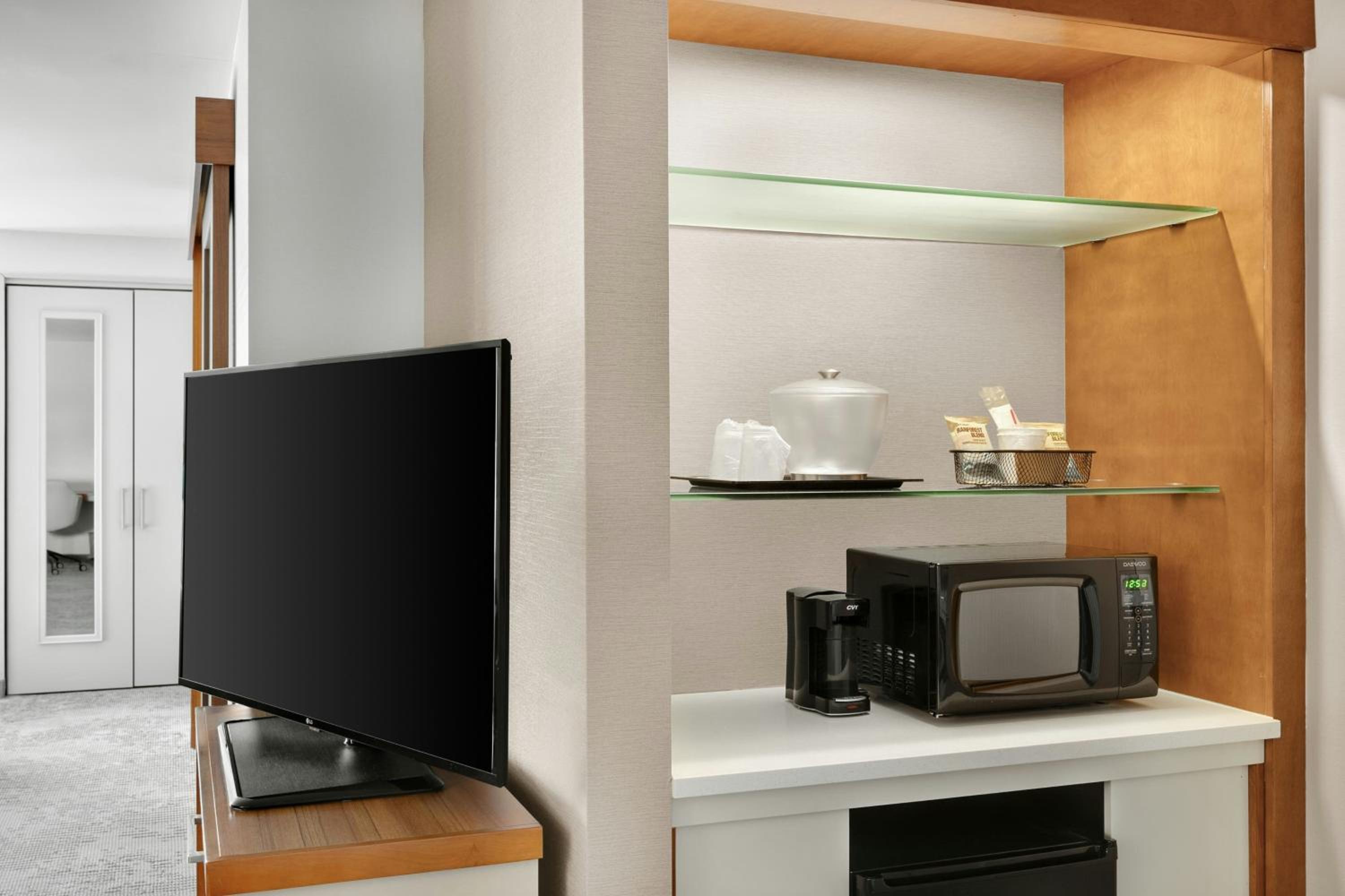 Queen Suite with Two Queen Beds and Trundle Sofa - Hearing Accessible