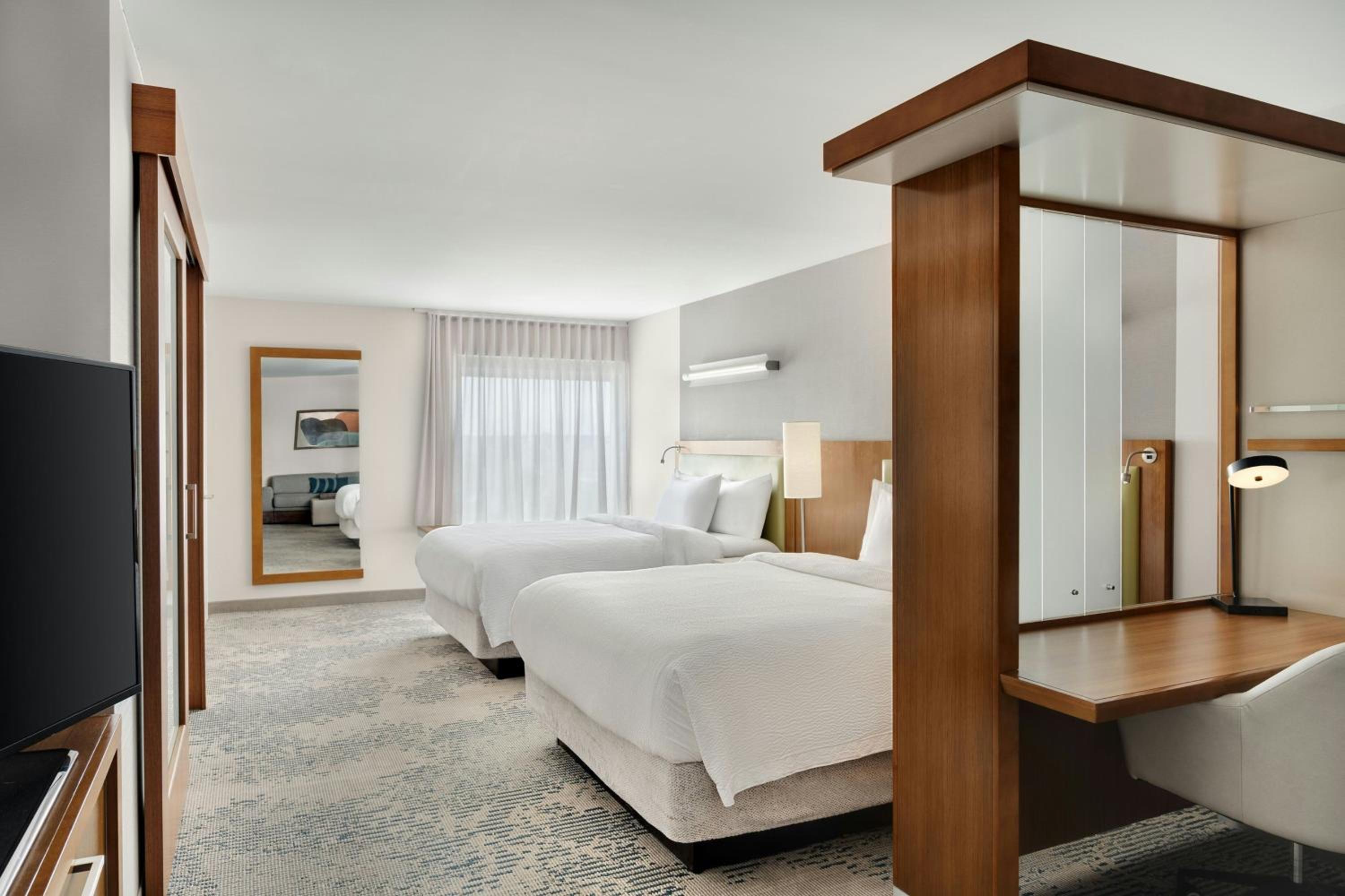 Queen Suite with Two Queen Beds, Park View and Trundle Sofa photo 3