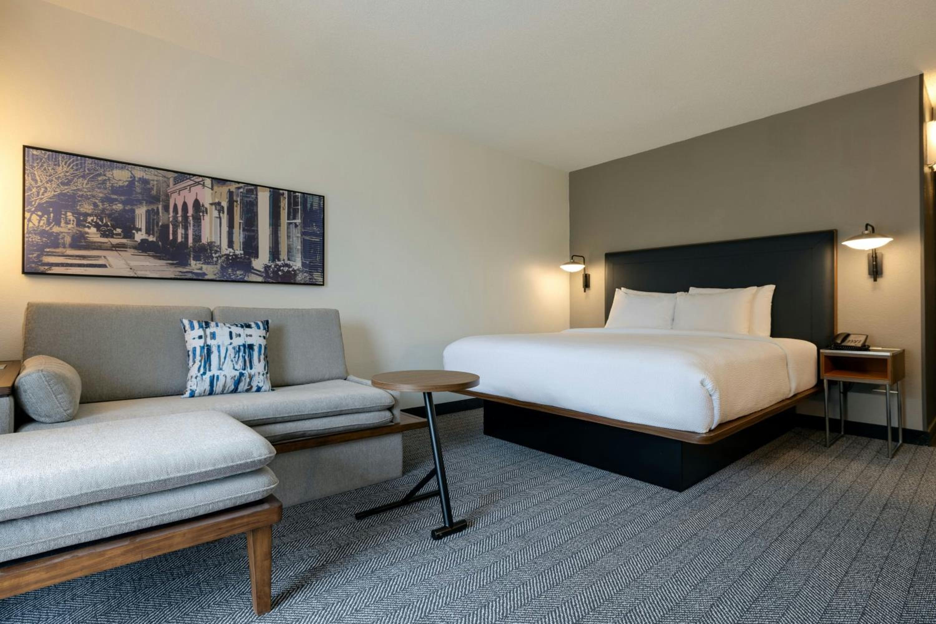 King Room with Balcony, Roll-In Shower and Transfer Shower - Mobility Access/Hearing Accessible