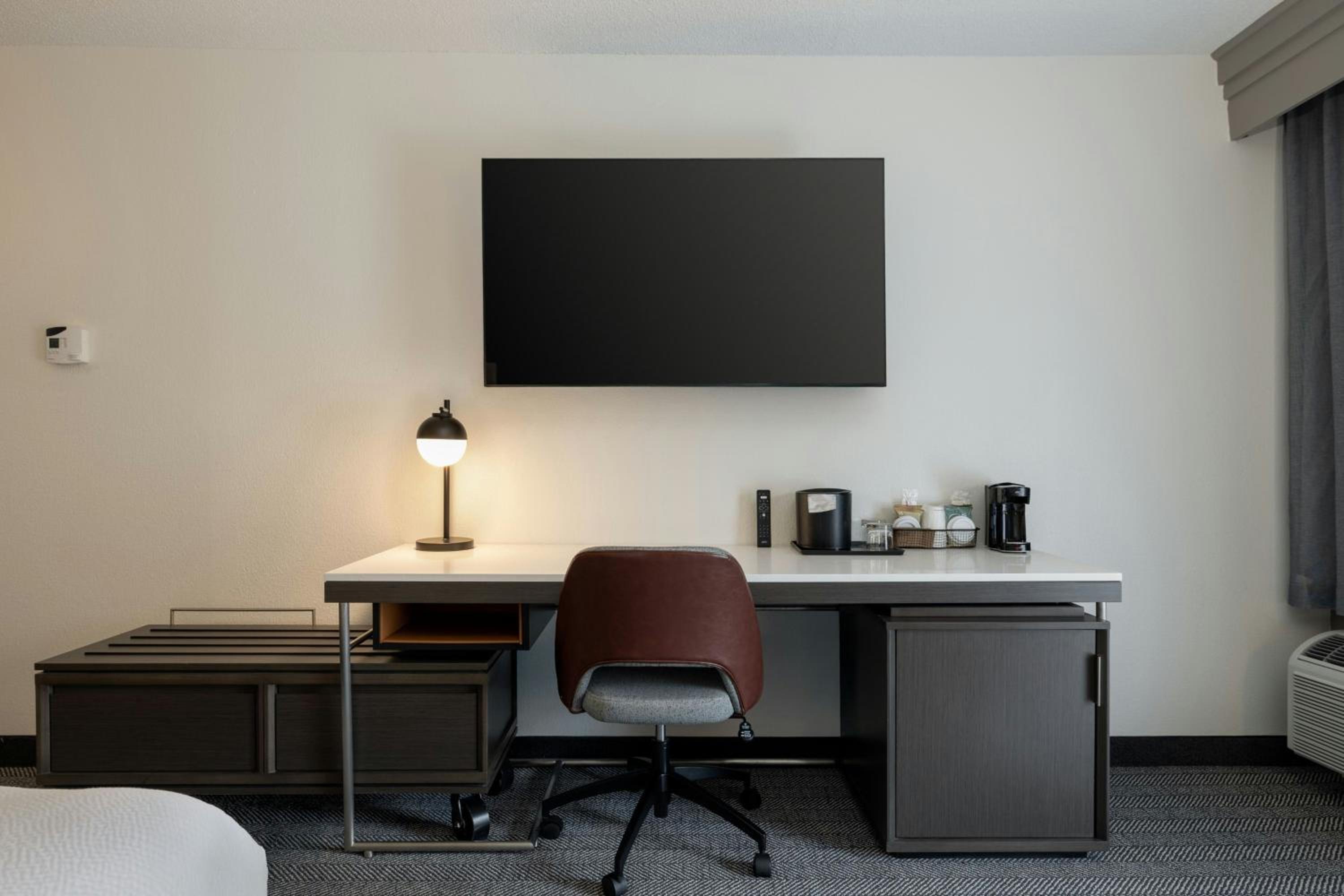 King Room with Balcony, Roll-In Shower and Transfer Shower - Mobility Access/Hearing Accessible