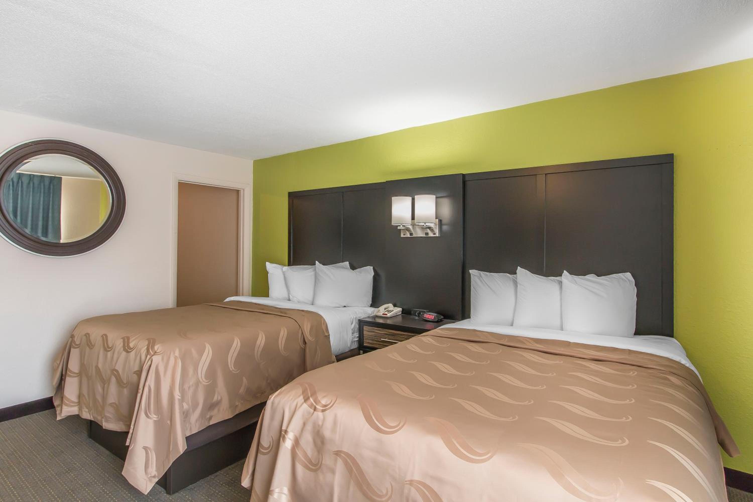 Double Room with Two Double Beds - Non-Smoking - Photo 4