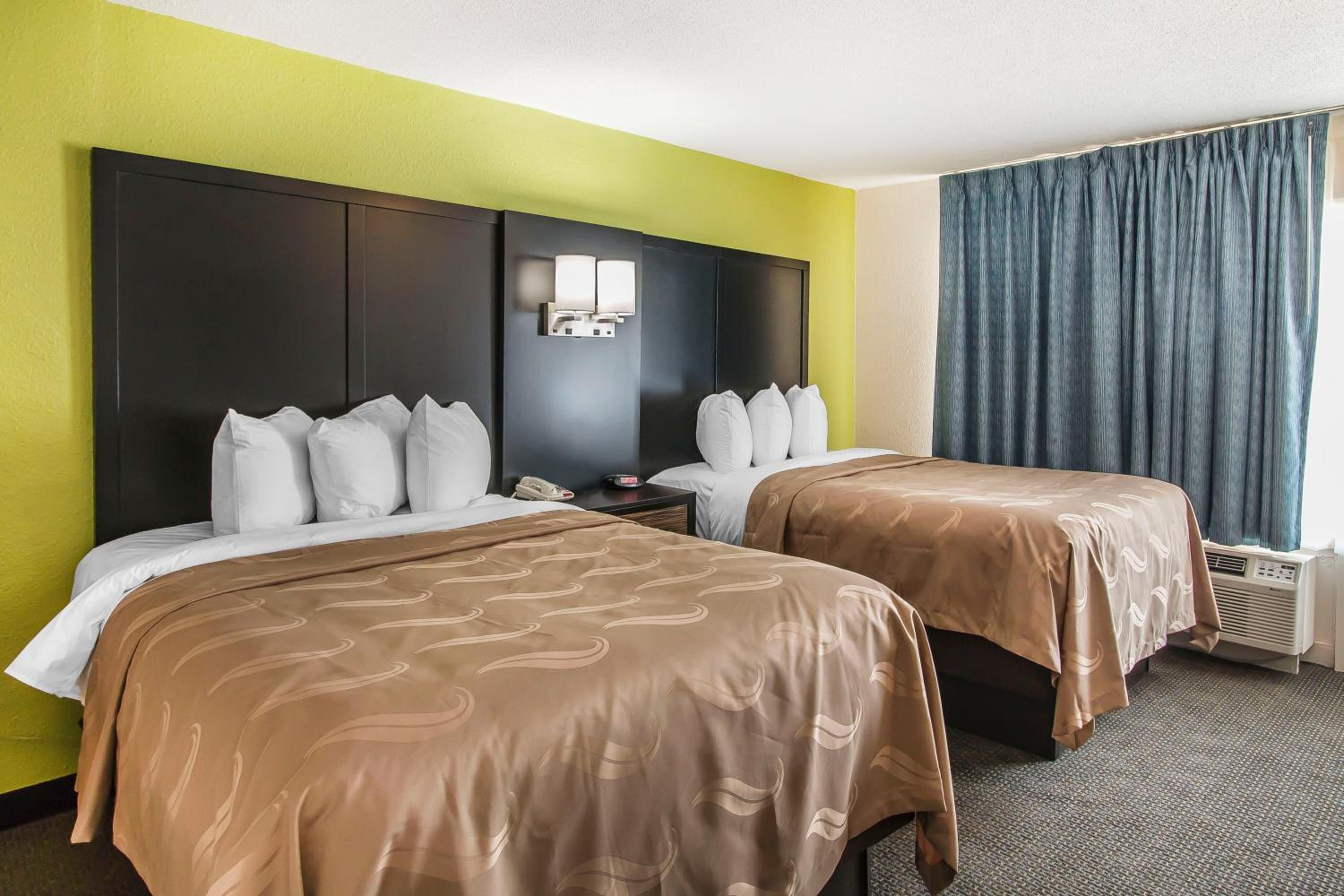 Double Room with Two Double Beds - Non-Smoking - Photo 2
