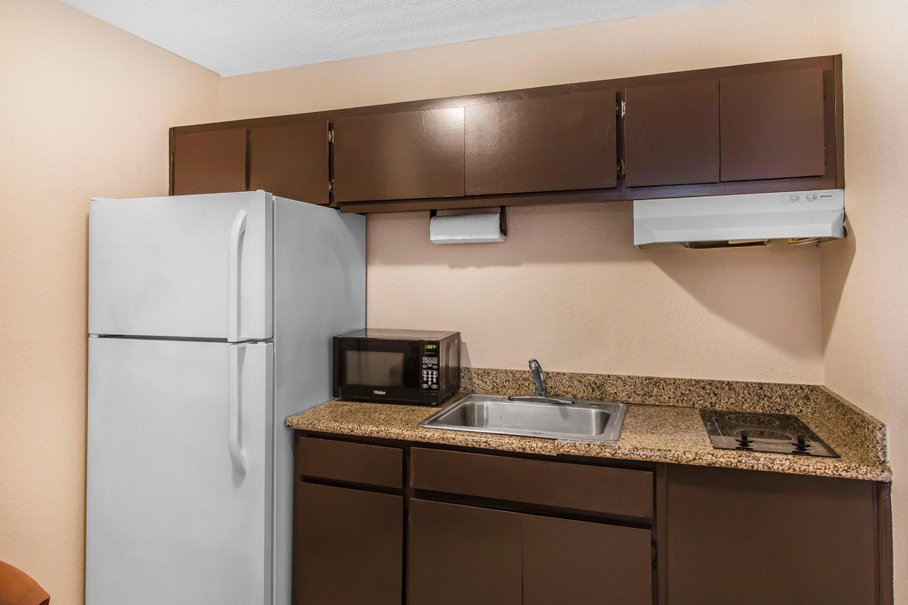 Efficiency King Suite - Smoking - Photo 4