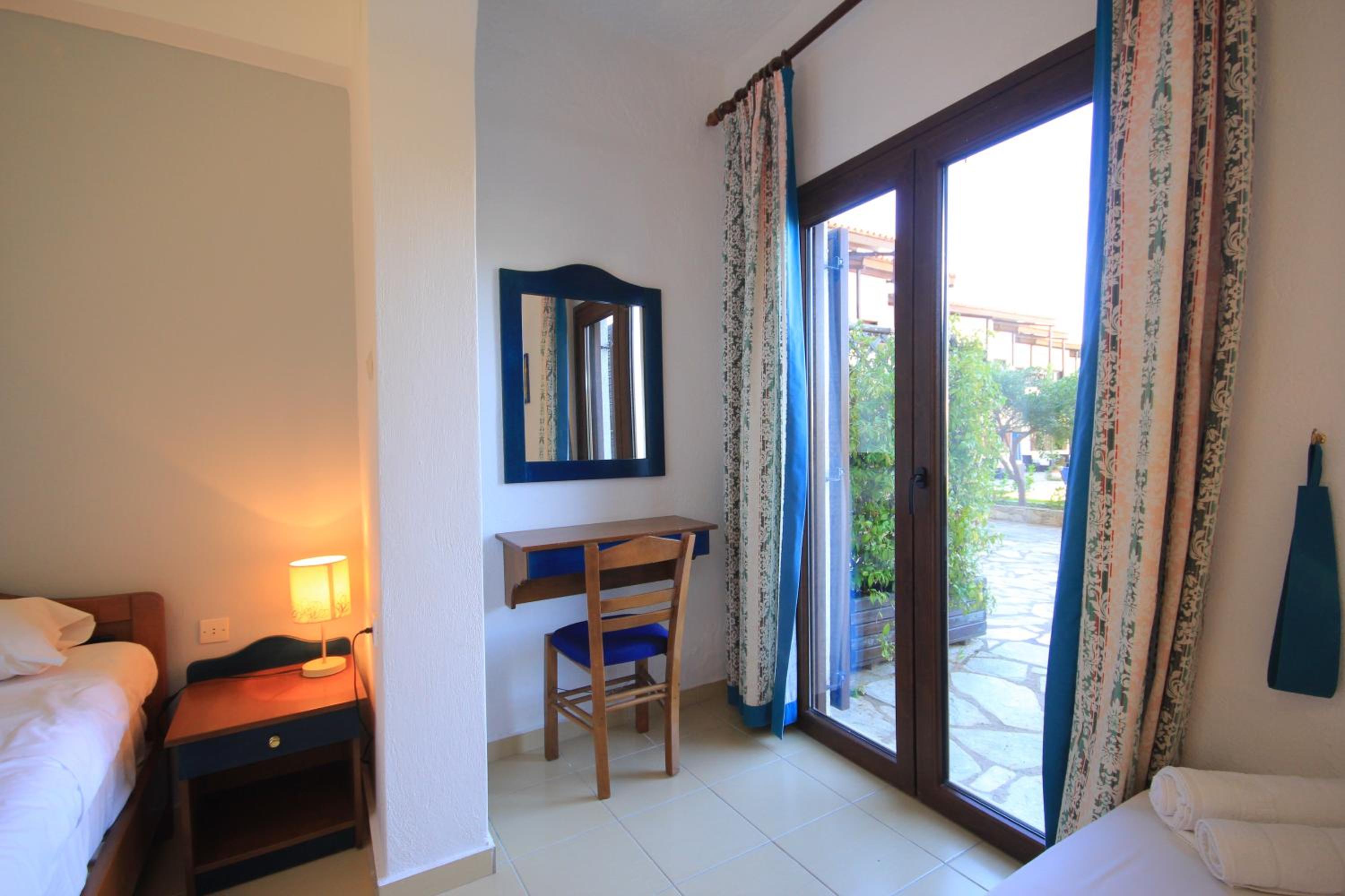 Studio with Garden View (2 Adults) - Photo 1