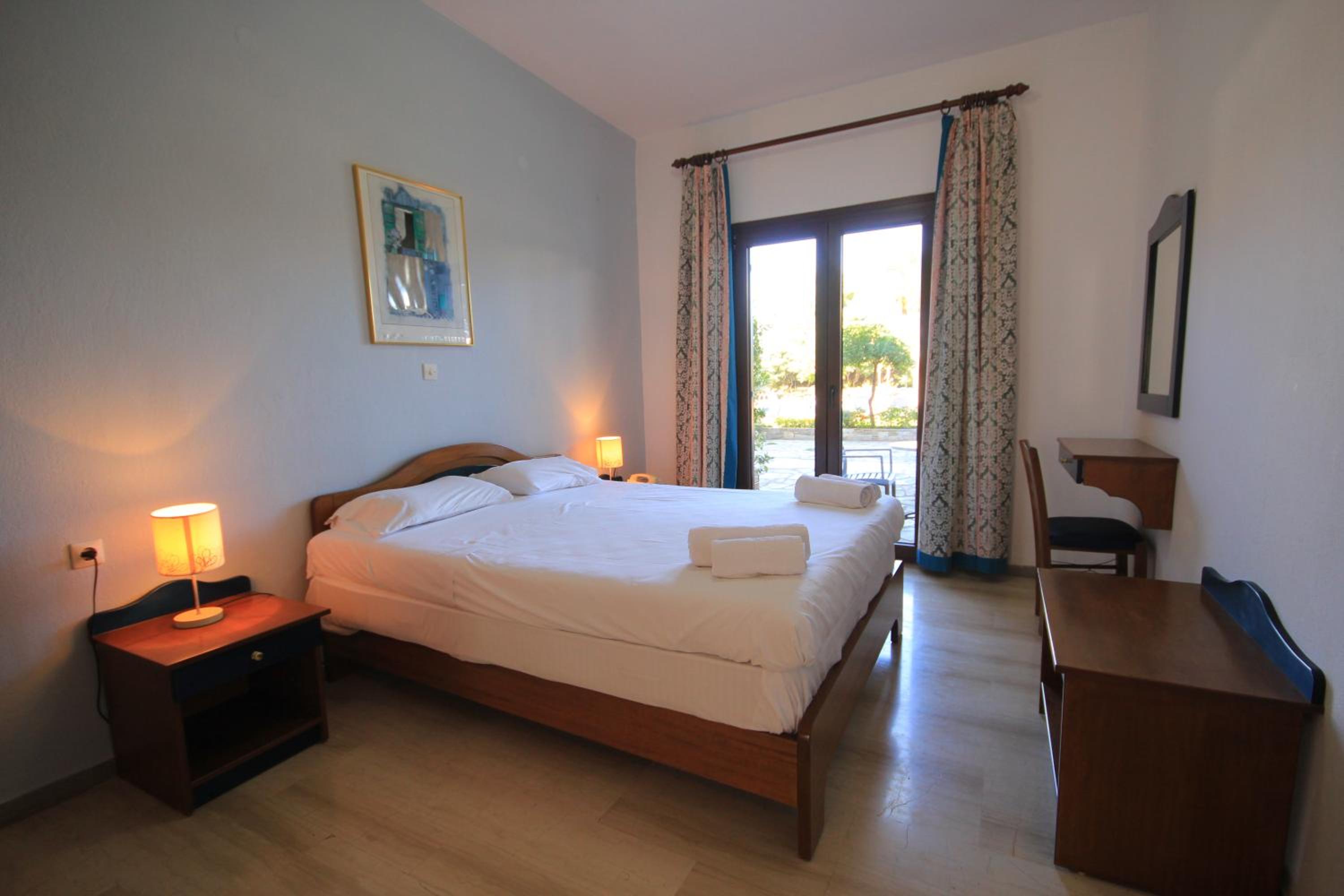 Studio with Garden View (2 Adults) - Photo 2