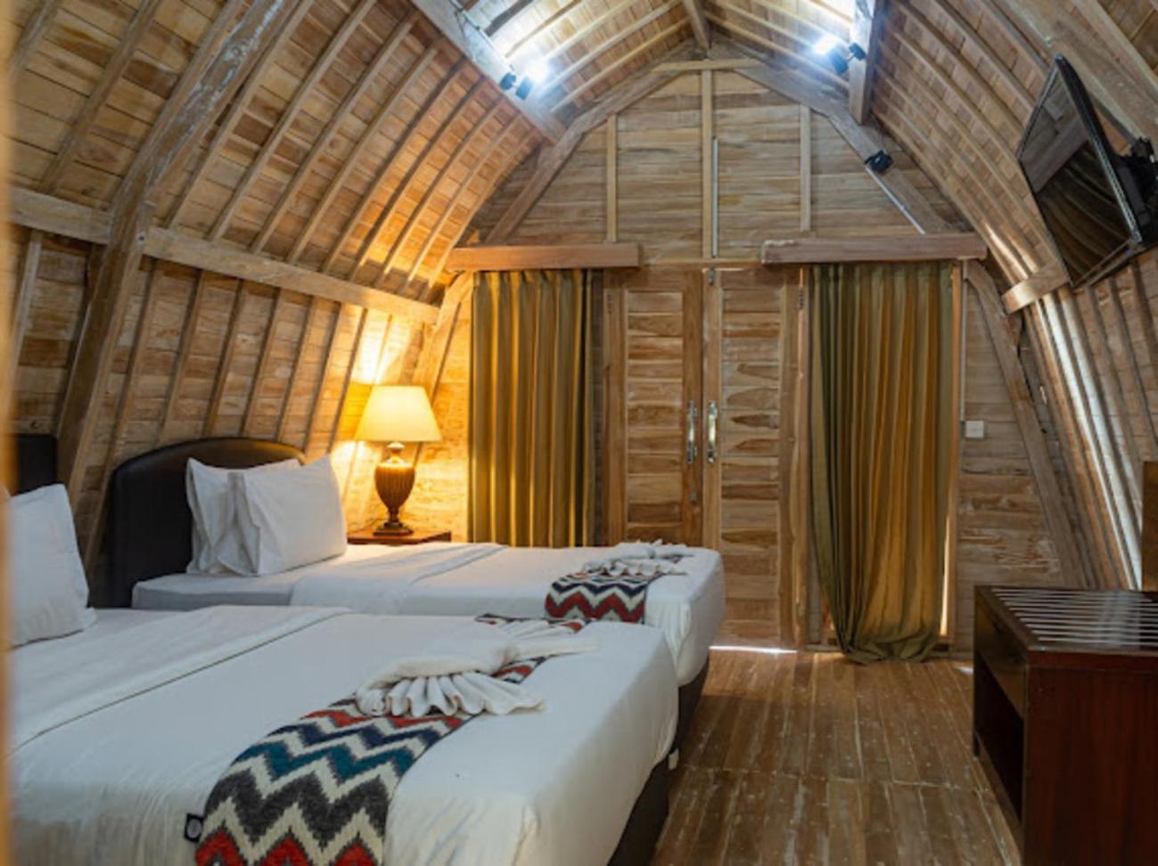 Deluxe Double Room with Side Sea View photo 1