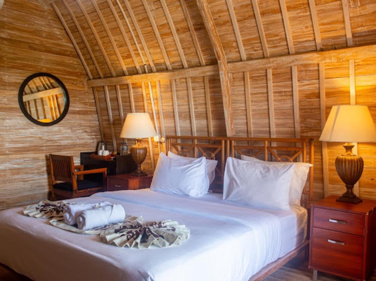 Deluxe Double Room with Side Sea View photo 2