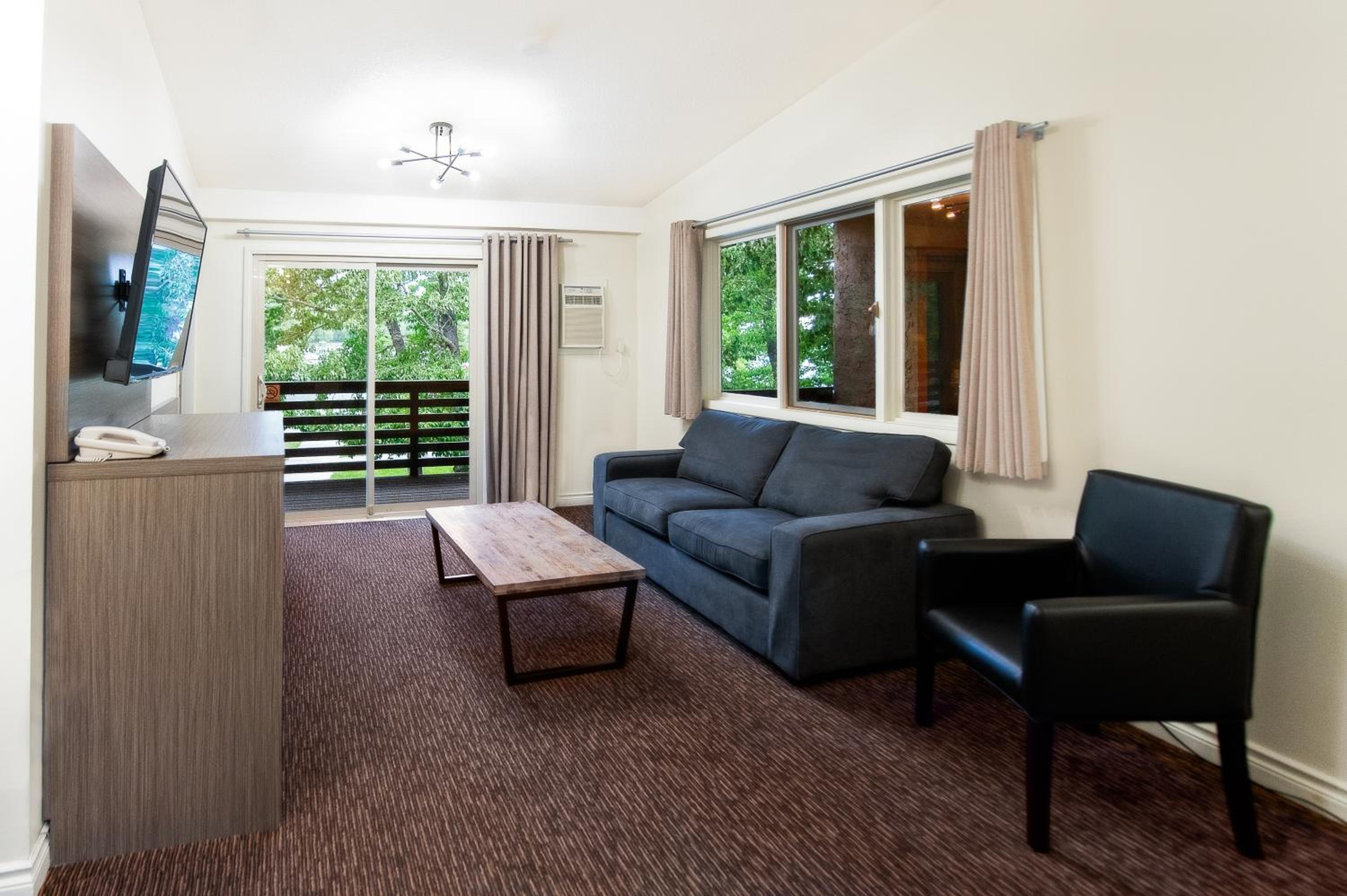 Deluxe Suite photo 2