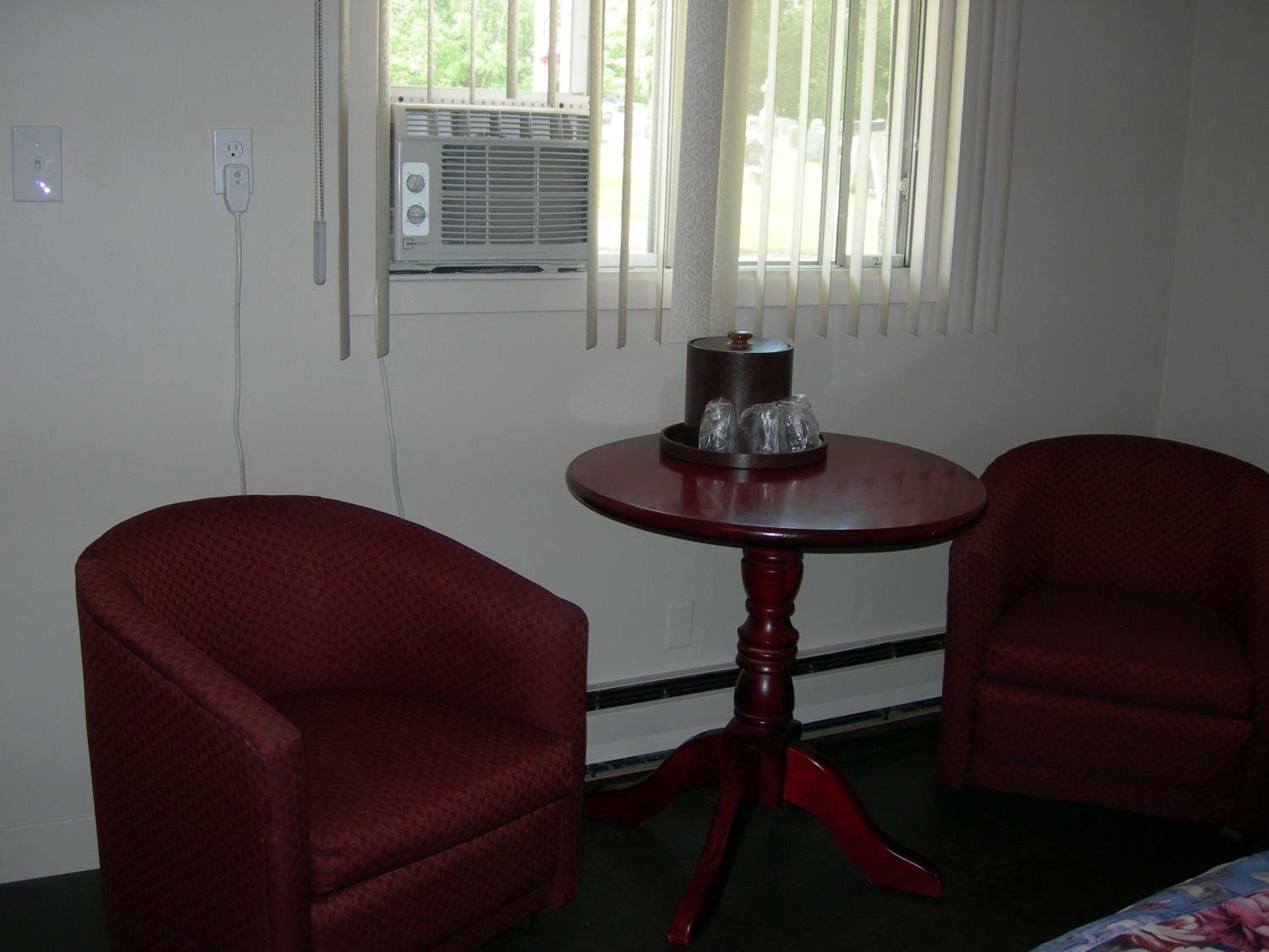 Double Room With One Queen Bed photo 1
