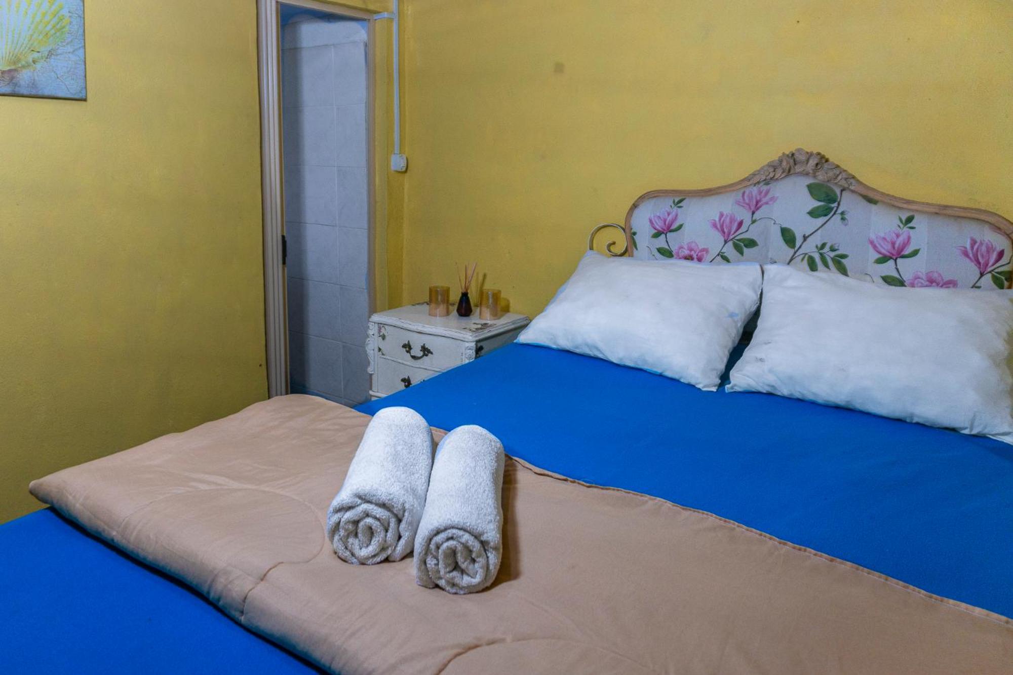 Small Double or Twin Room photo 1
