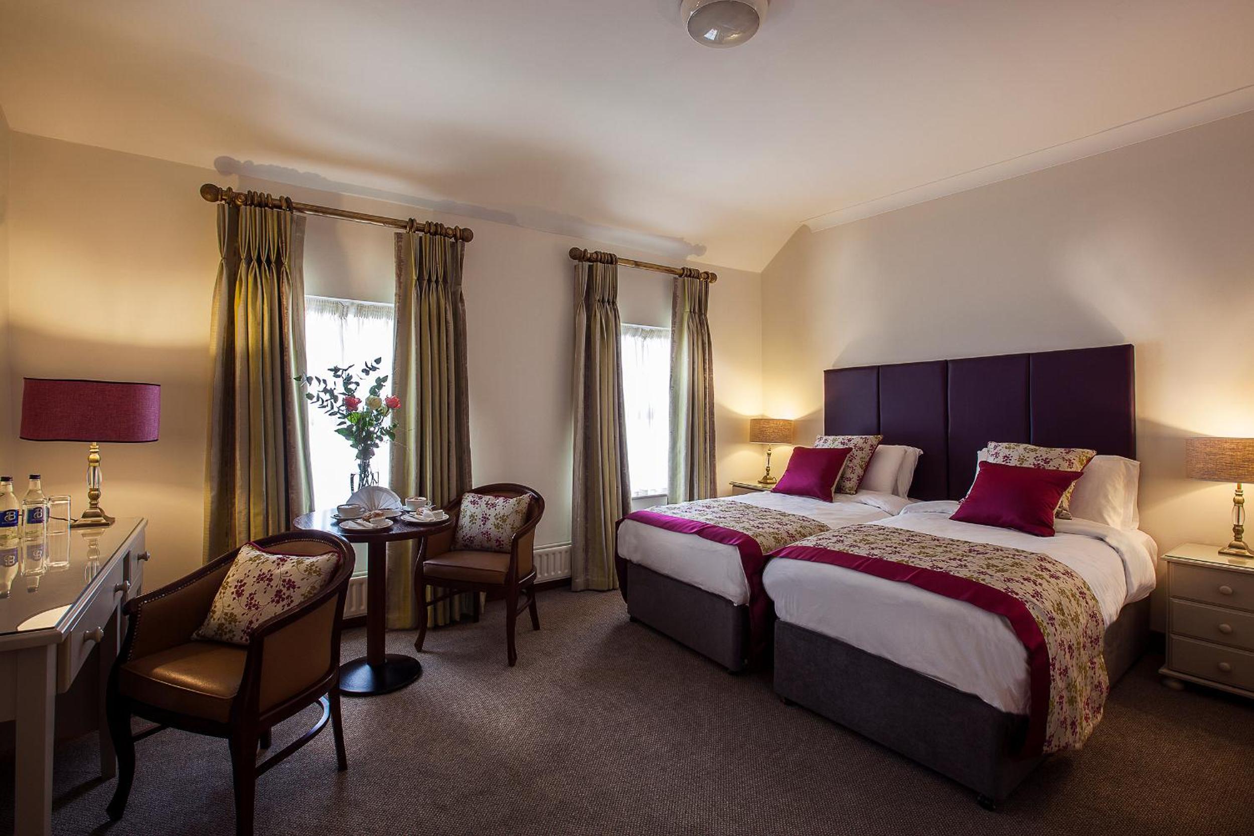 Deluxe Double Room with Bath - Photo 4
