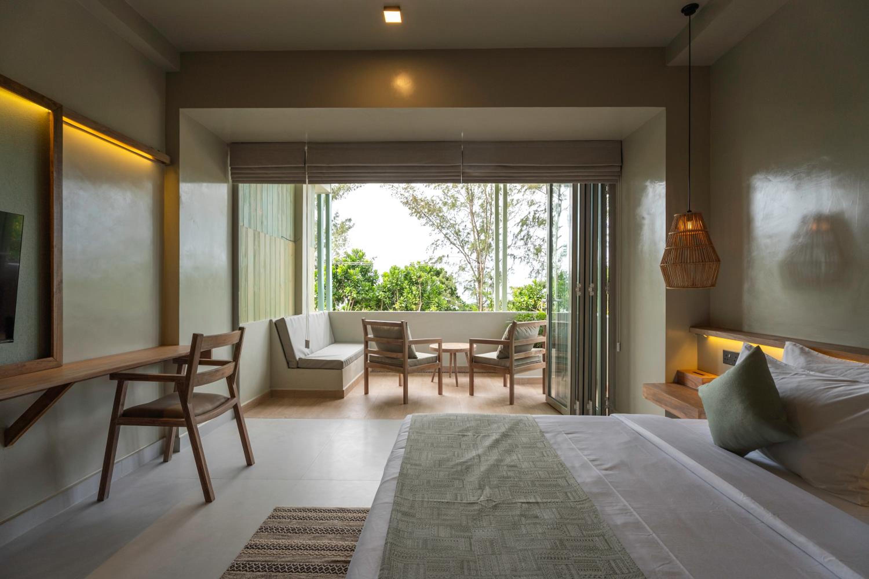 Deluxe Suite with Sea View photo 3