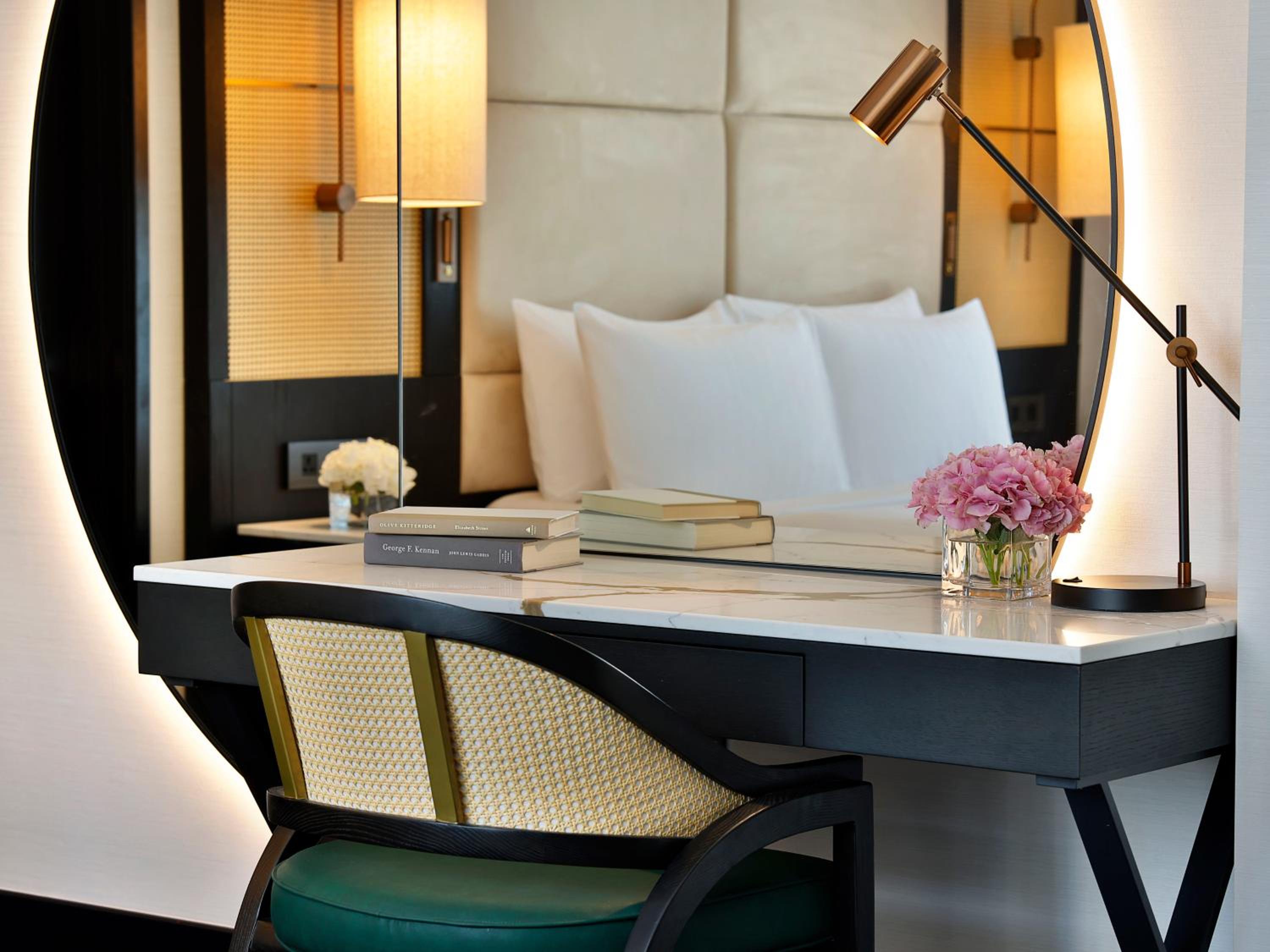 Luxury Burj Khalifa View Room