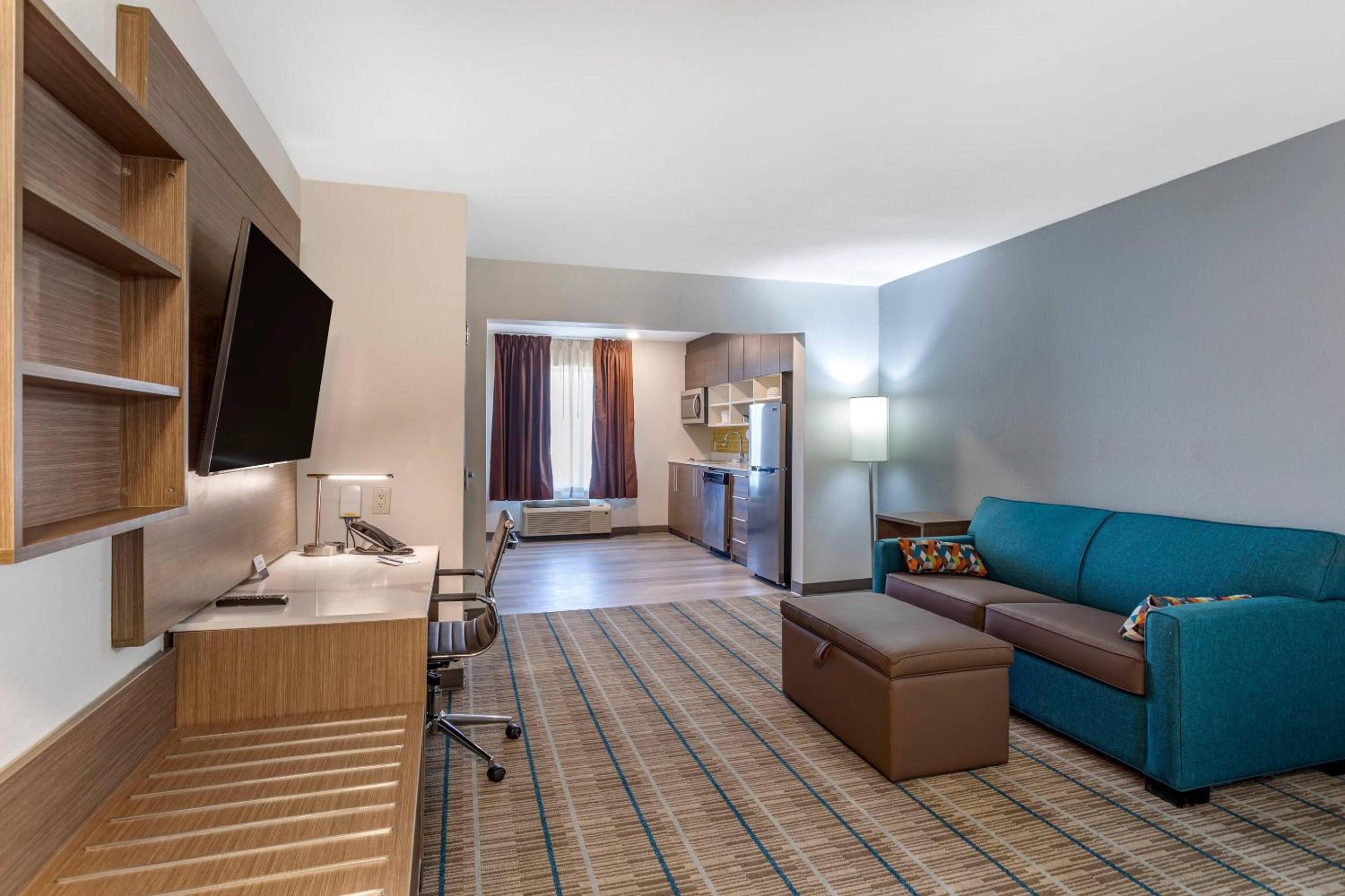 King Suite - Non Smoking/Pet Friendly - Photo 1