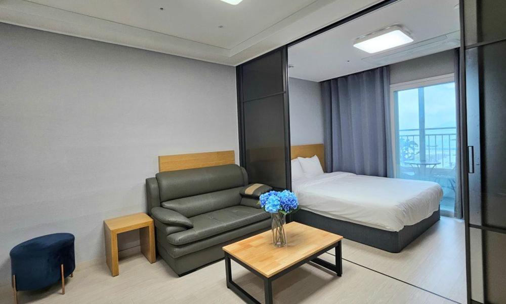 Deluxe Double Room with Balcony and Sea View - Photo 2