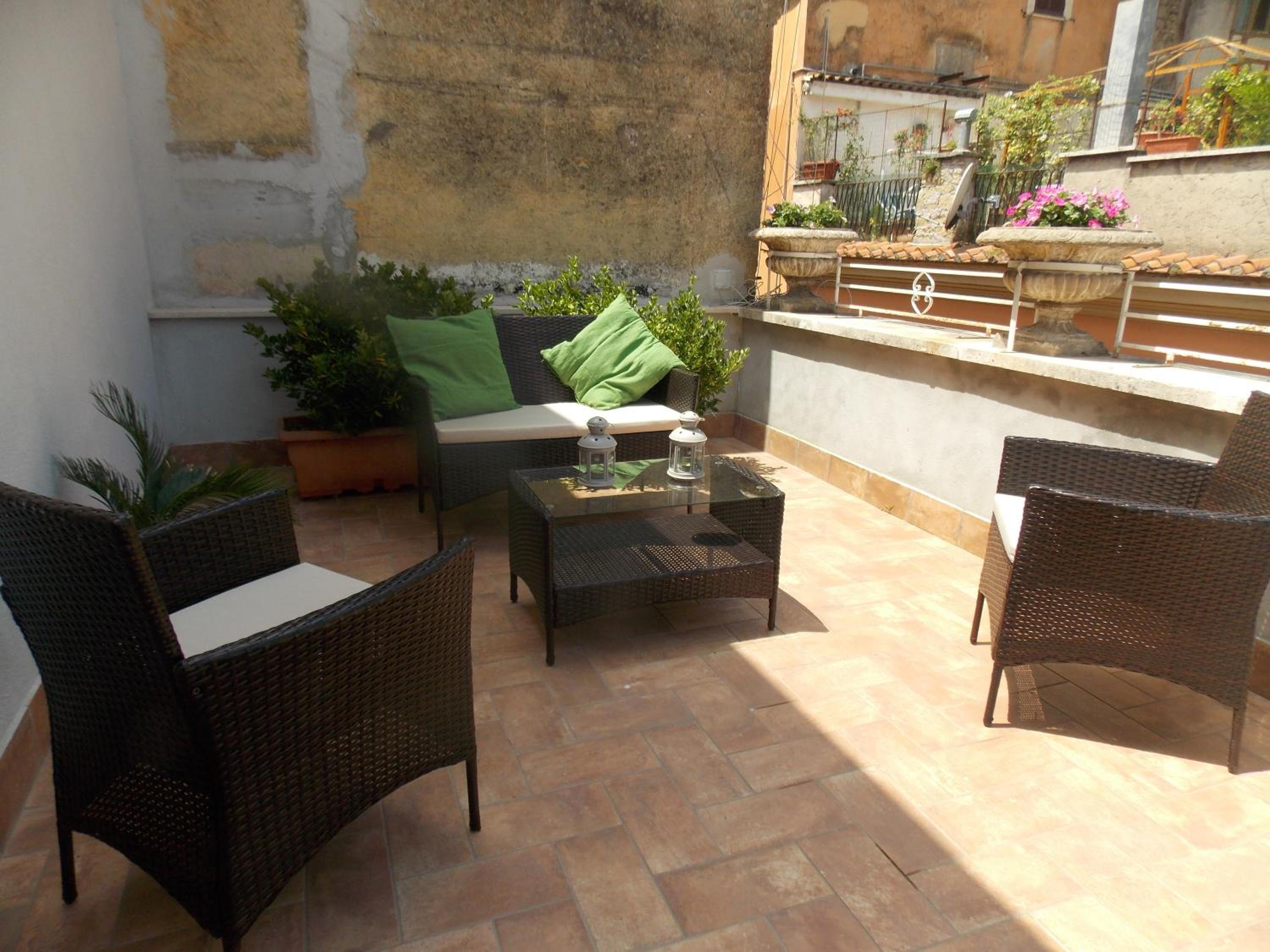 Apartment with Terrace - Photo 18