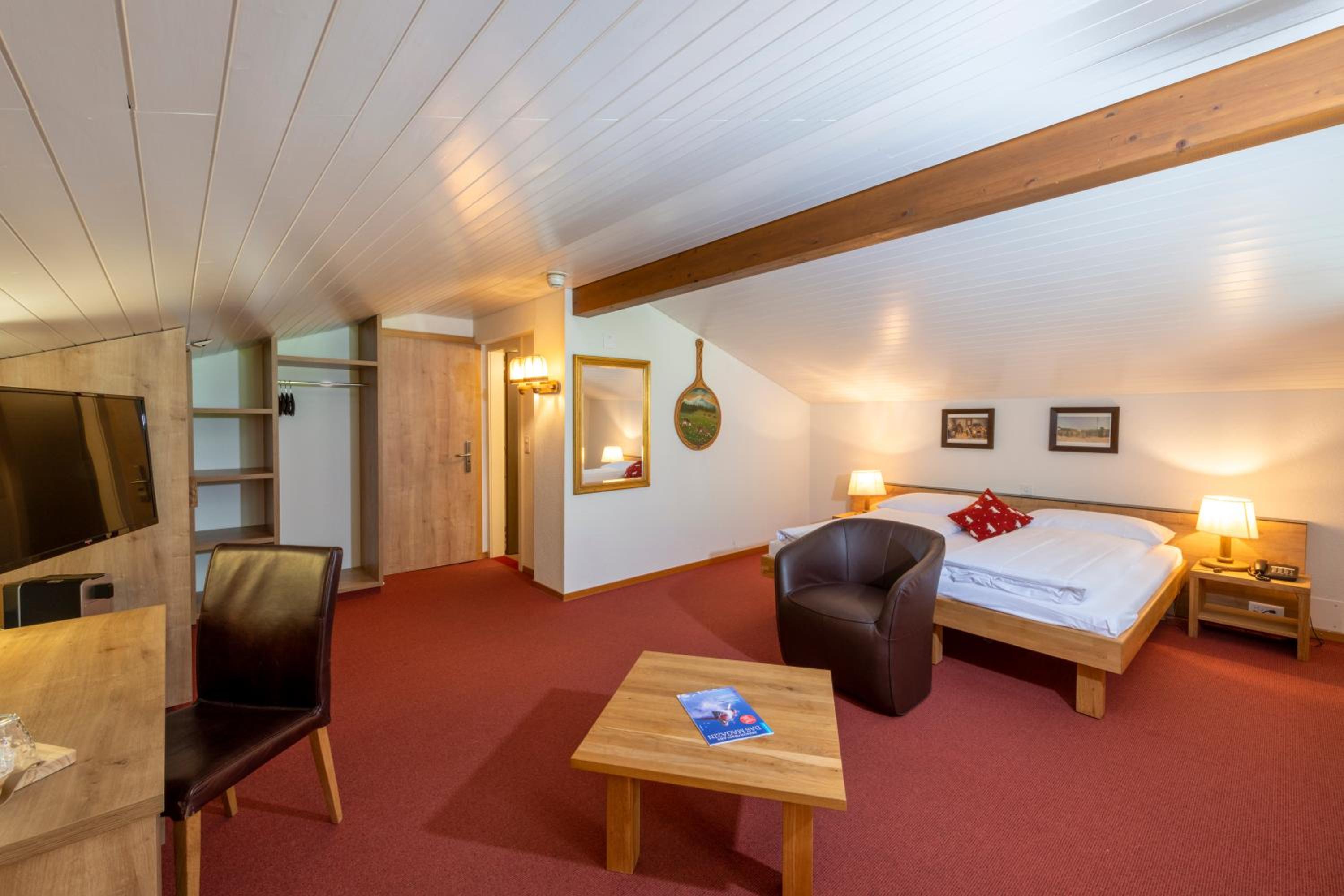 Double Room Comfort Attic thumbnail 5