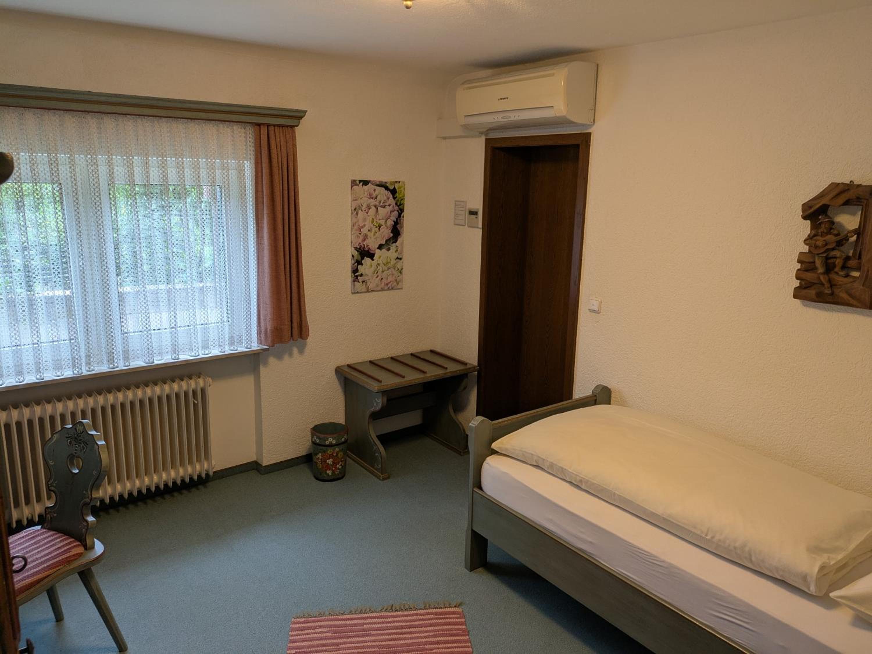 Budget Single Room with Aircondition photo 2