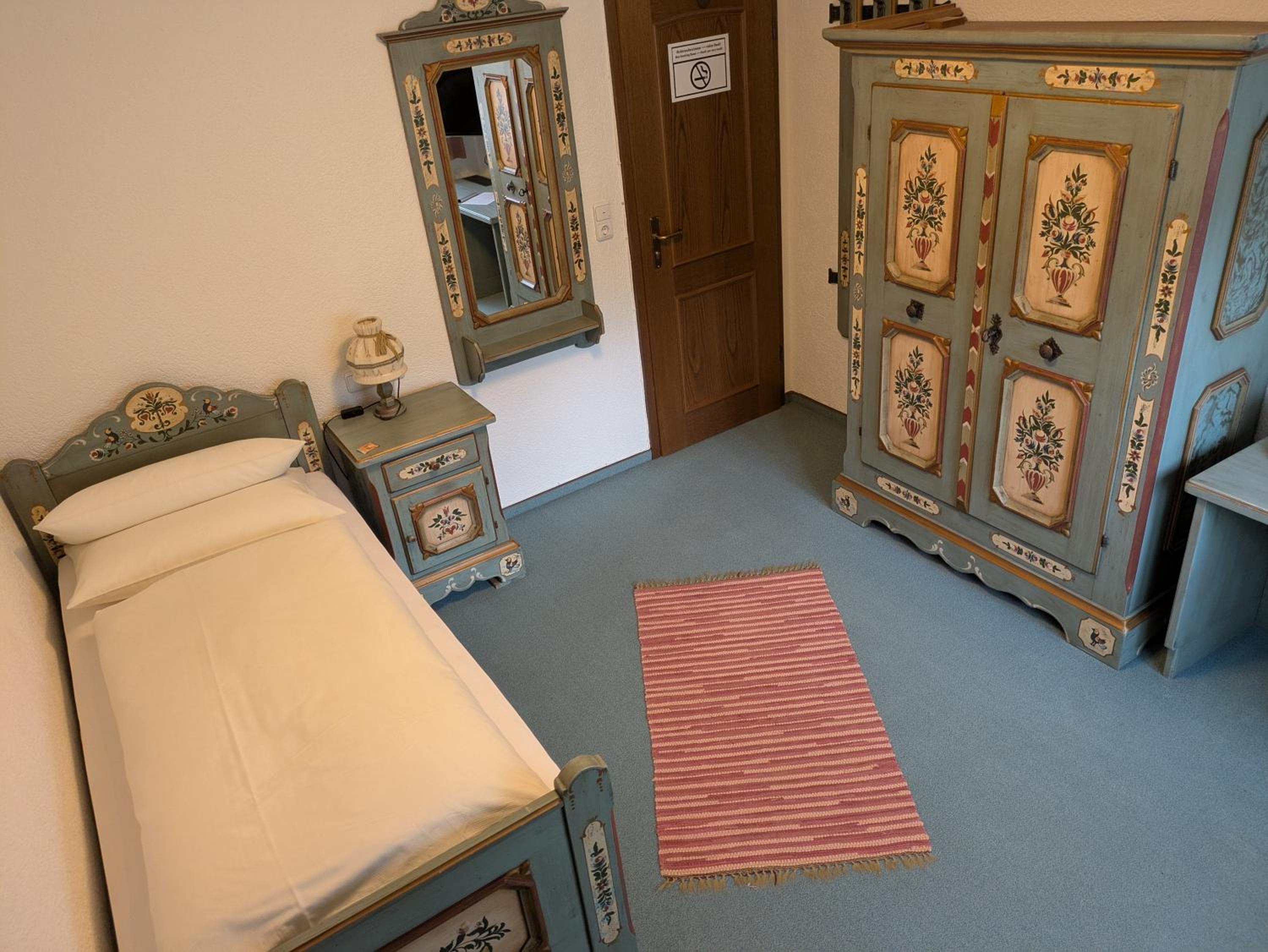 Budget Single Room with Aircondition photo 3