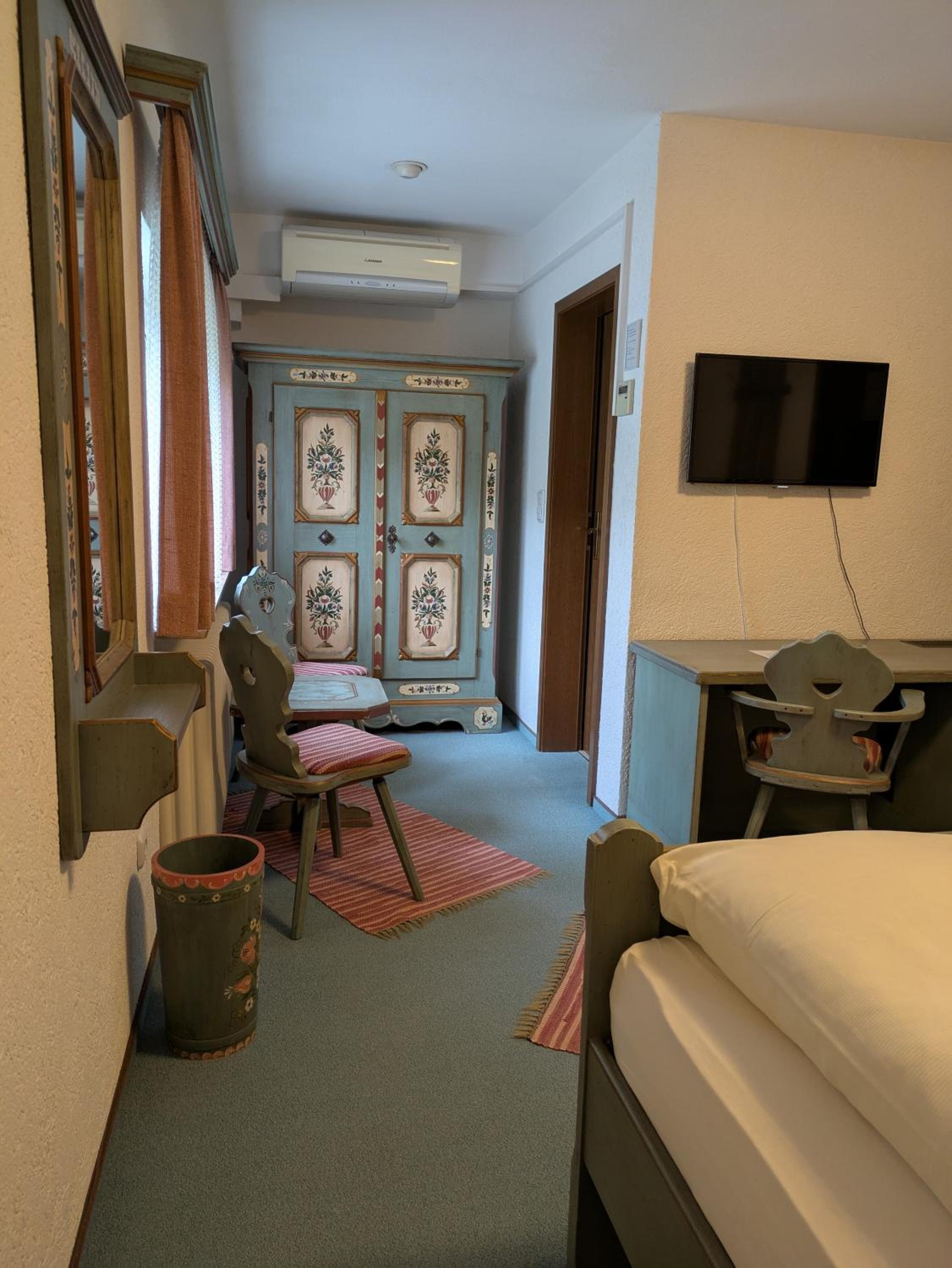 Budget Double Room with Aircondition photo 3