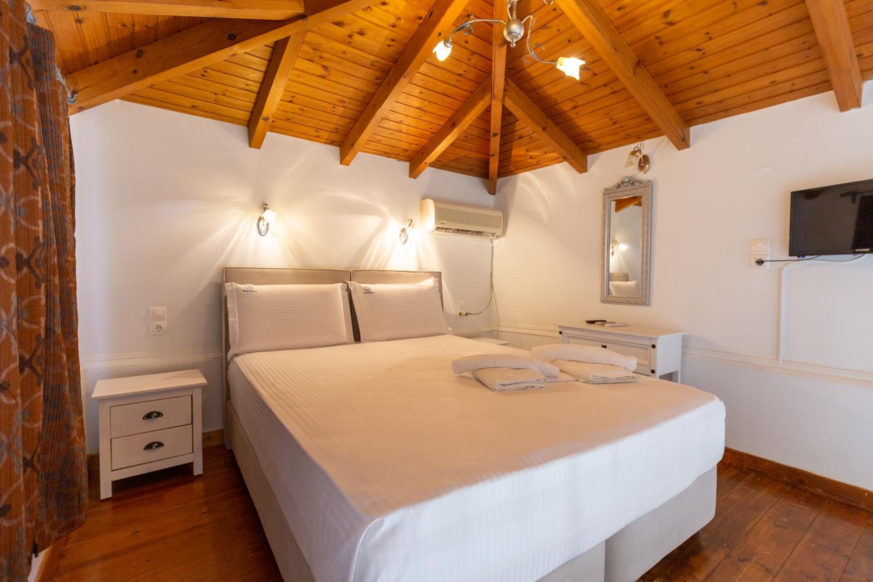 Deluxe Double Room photo 3