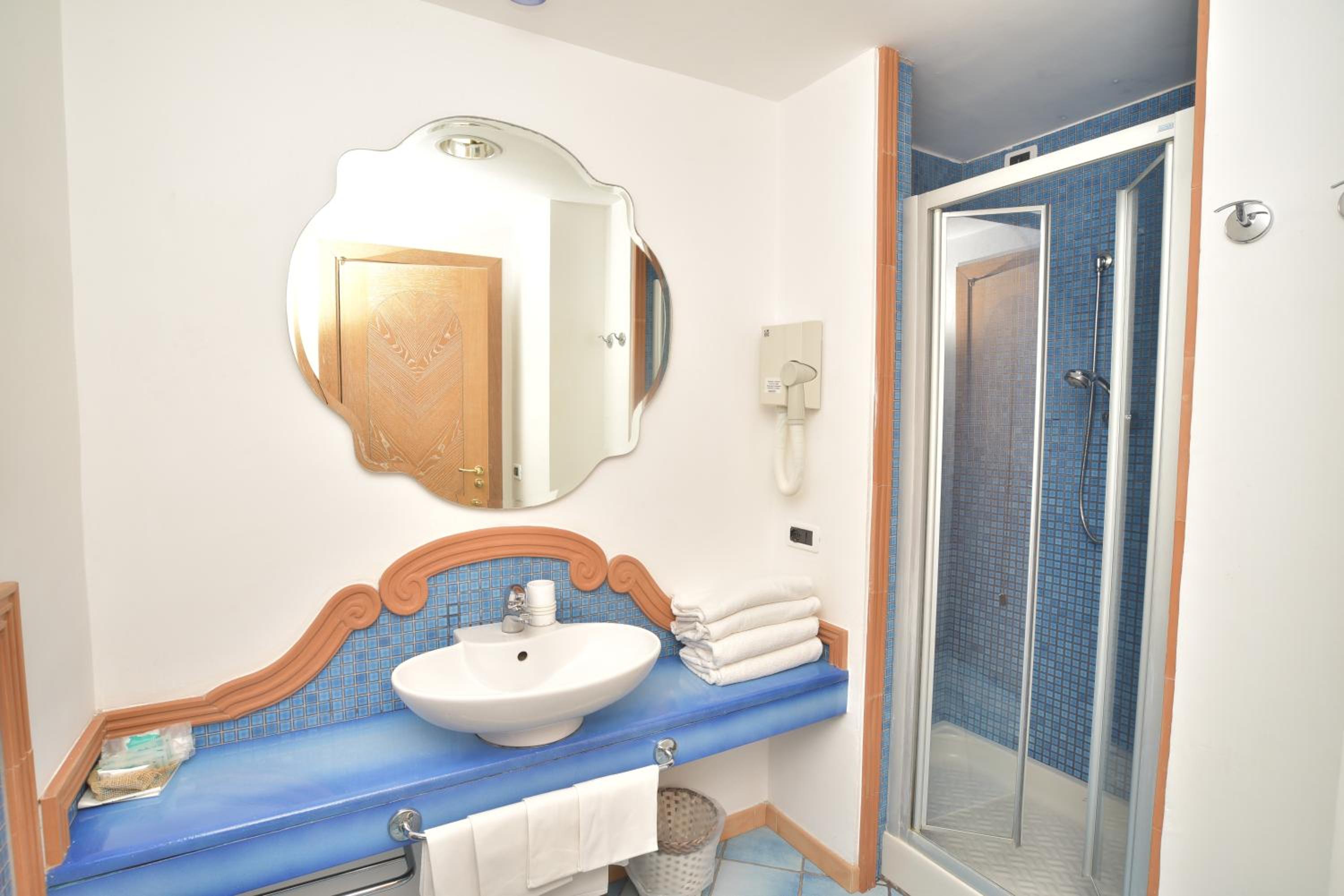 Double Room with Terrace - Photo 3