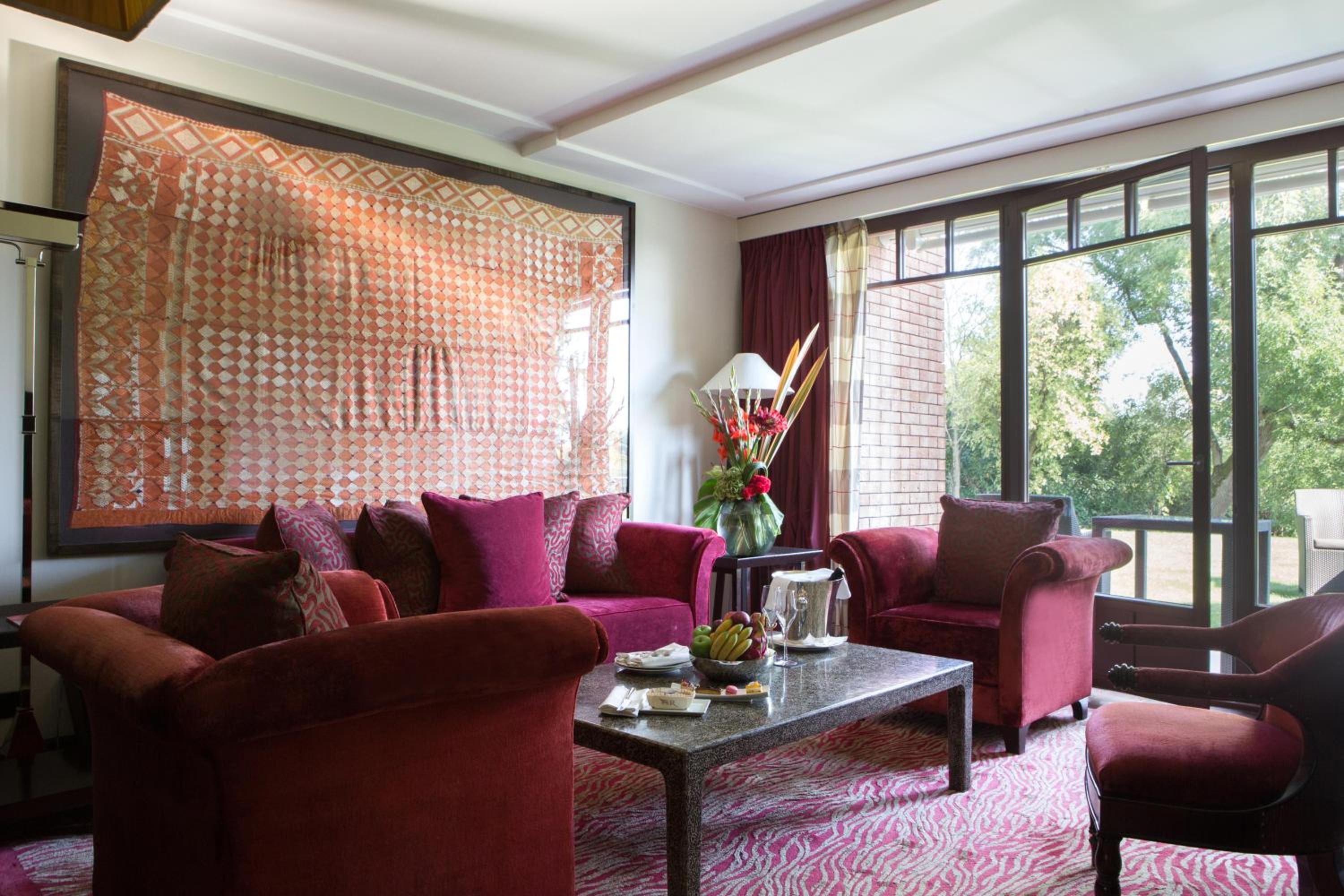 Suite - Photo 1
