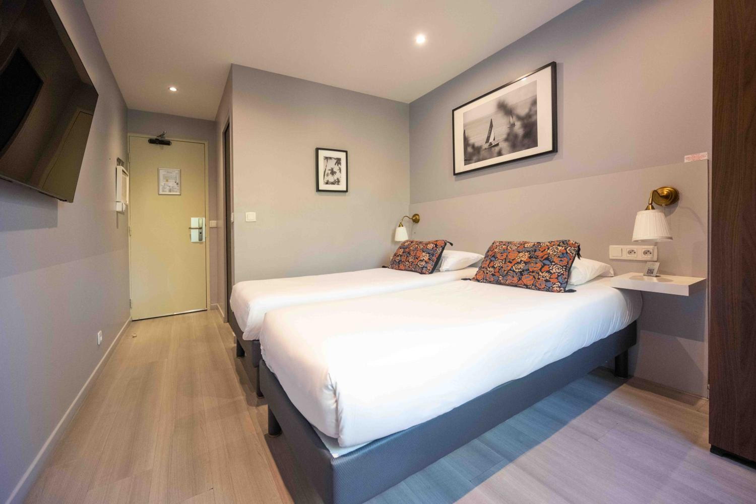 Standard Twin room with pine forest view - Photo 3