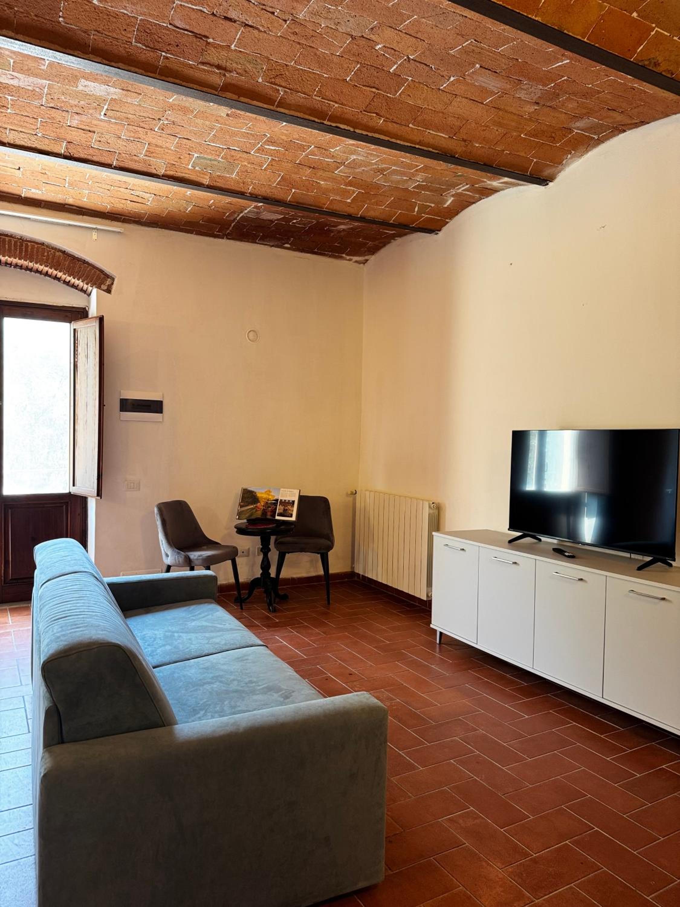 Three-Bedroom Apartment photo 2